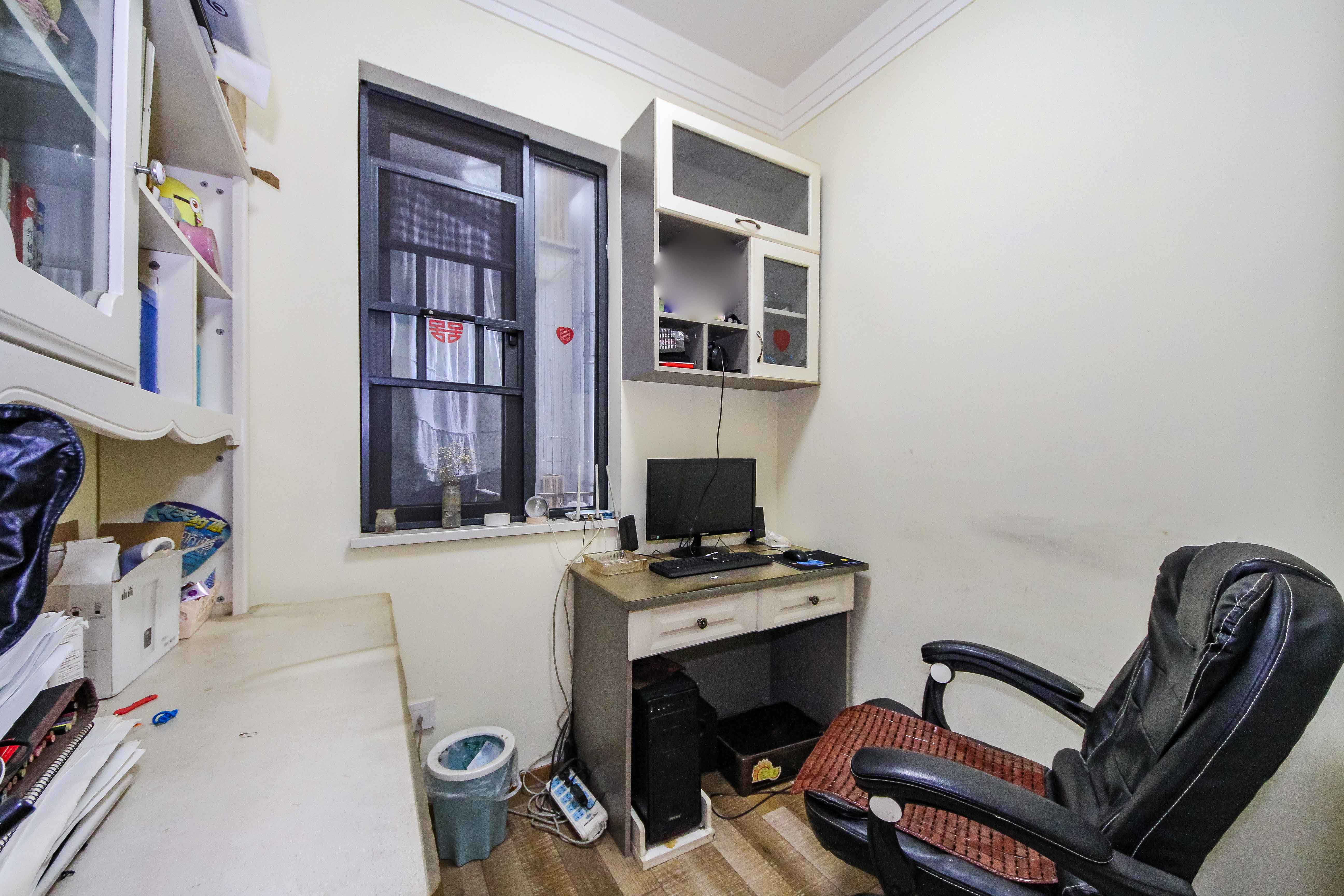 阳光100一期、四五期 3室2厅1卫 75.0万 阳光100一期、四五期 3室2厅1卫 75.0万其他