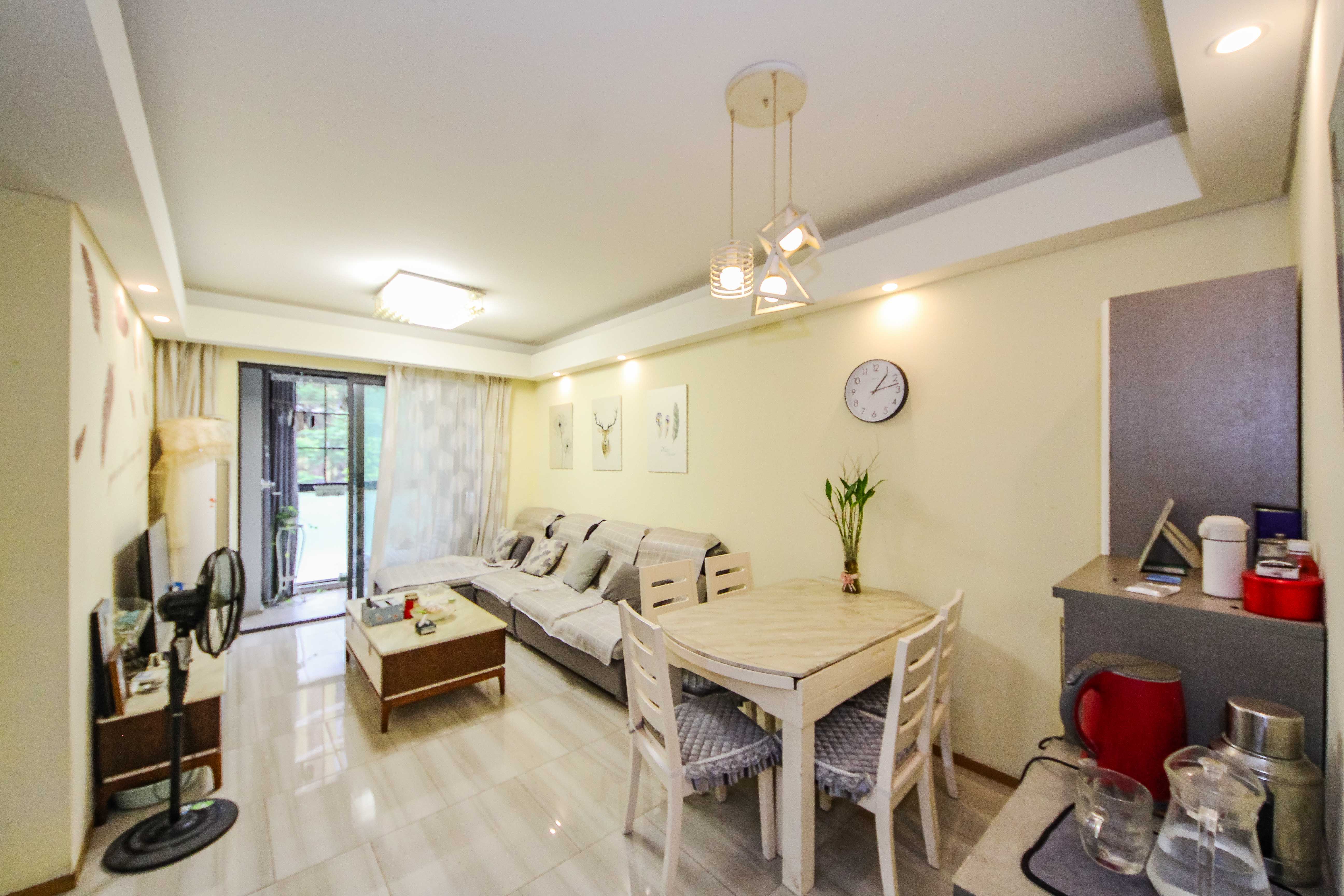 阳光100一期、四五期 3室2厅1卫 75.0万 阳光100一期、四五期 3室2厅1卫 75.0万客厅