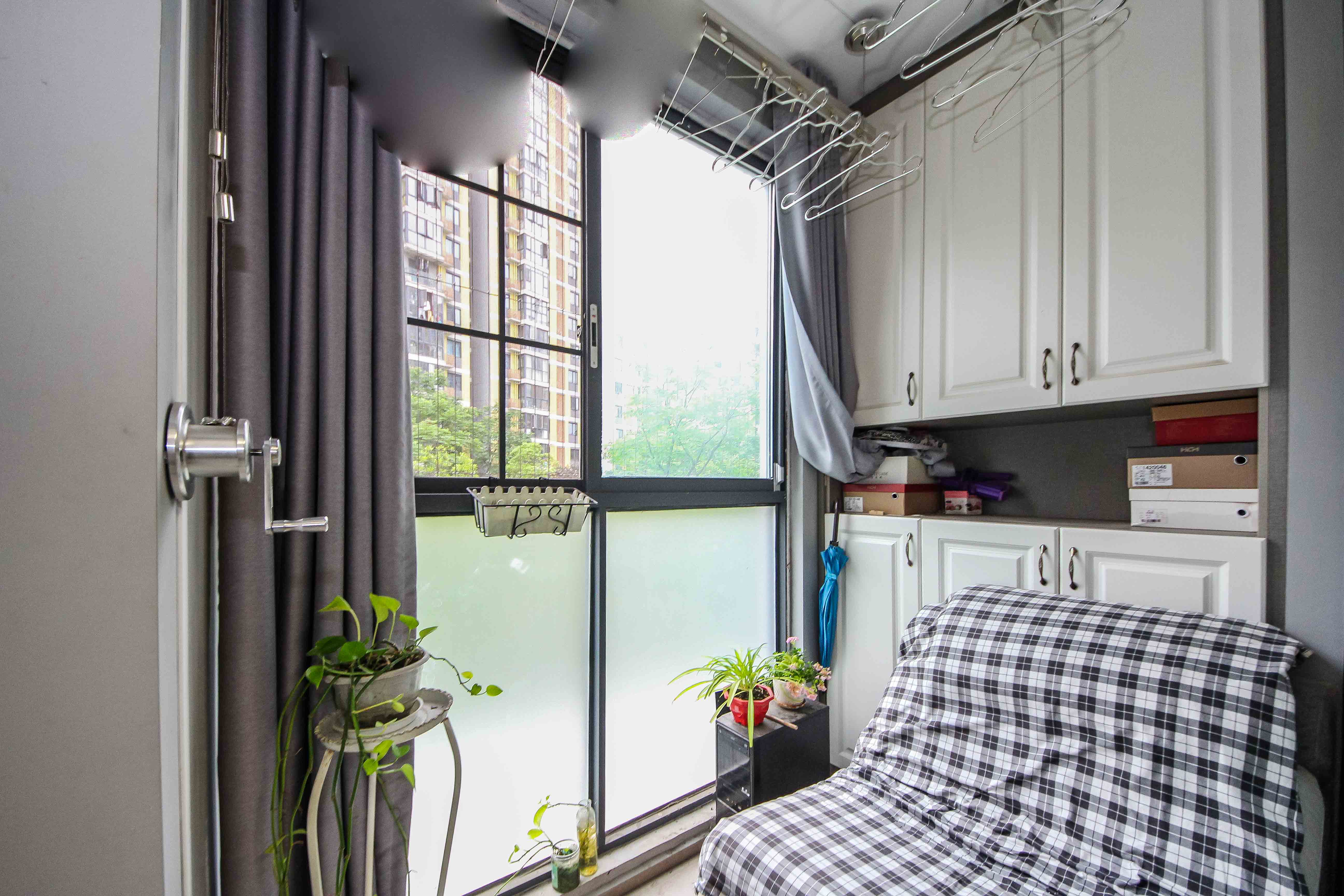 阳光100一期、四五期 3室2厅1卫 75.0万 阳光100一期、四五期 3室2厅1卫 75.0万阳台