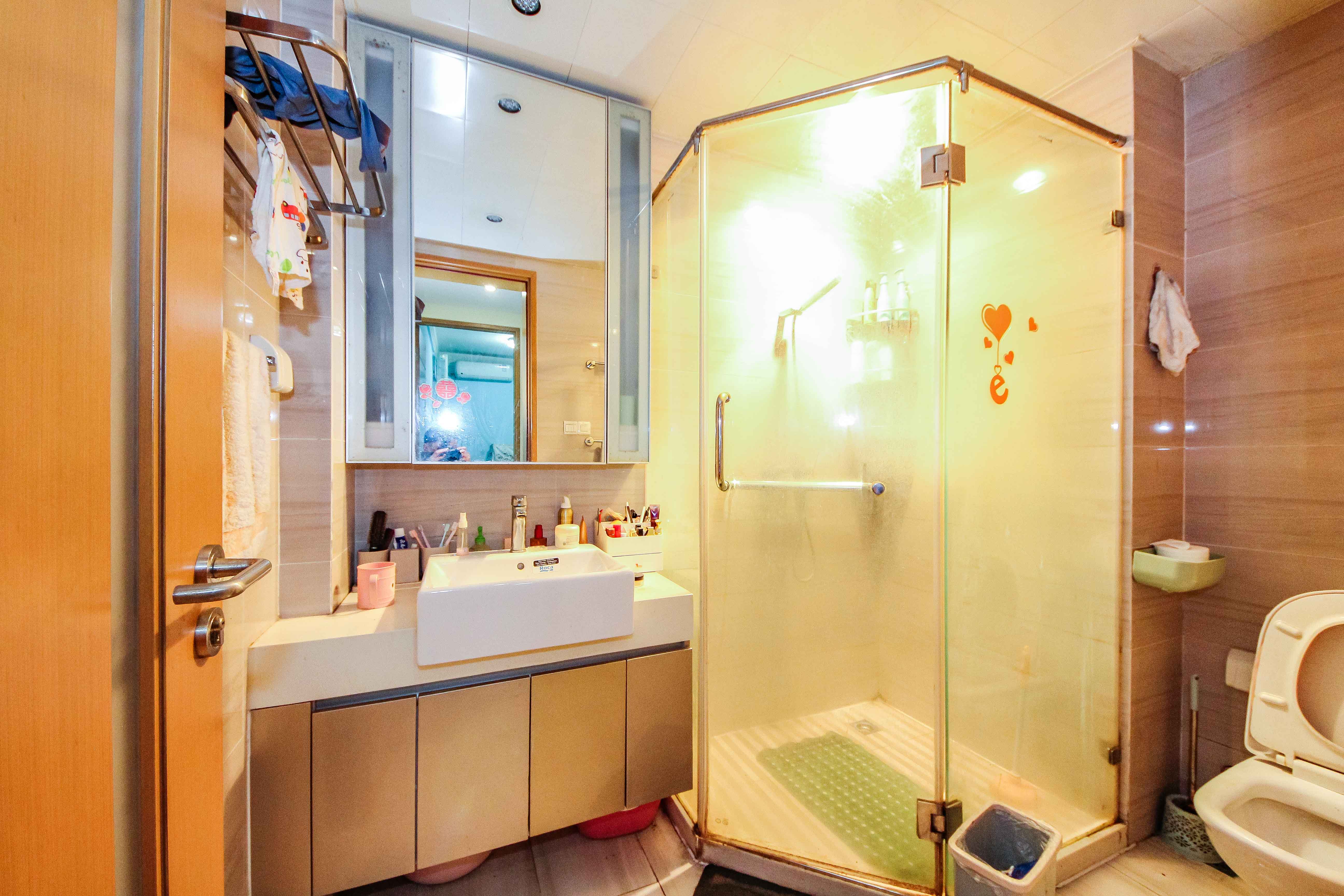 阳光100一期、四五期 3室2厅1卫 75.0万 阳光100一期、四五期 3室2厅1卫 75.0万卫生间