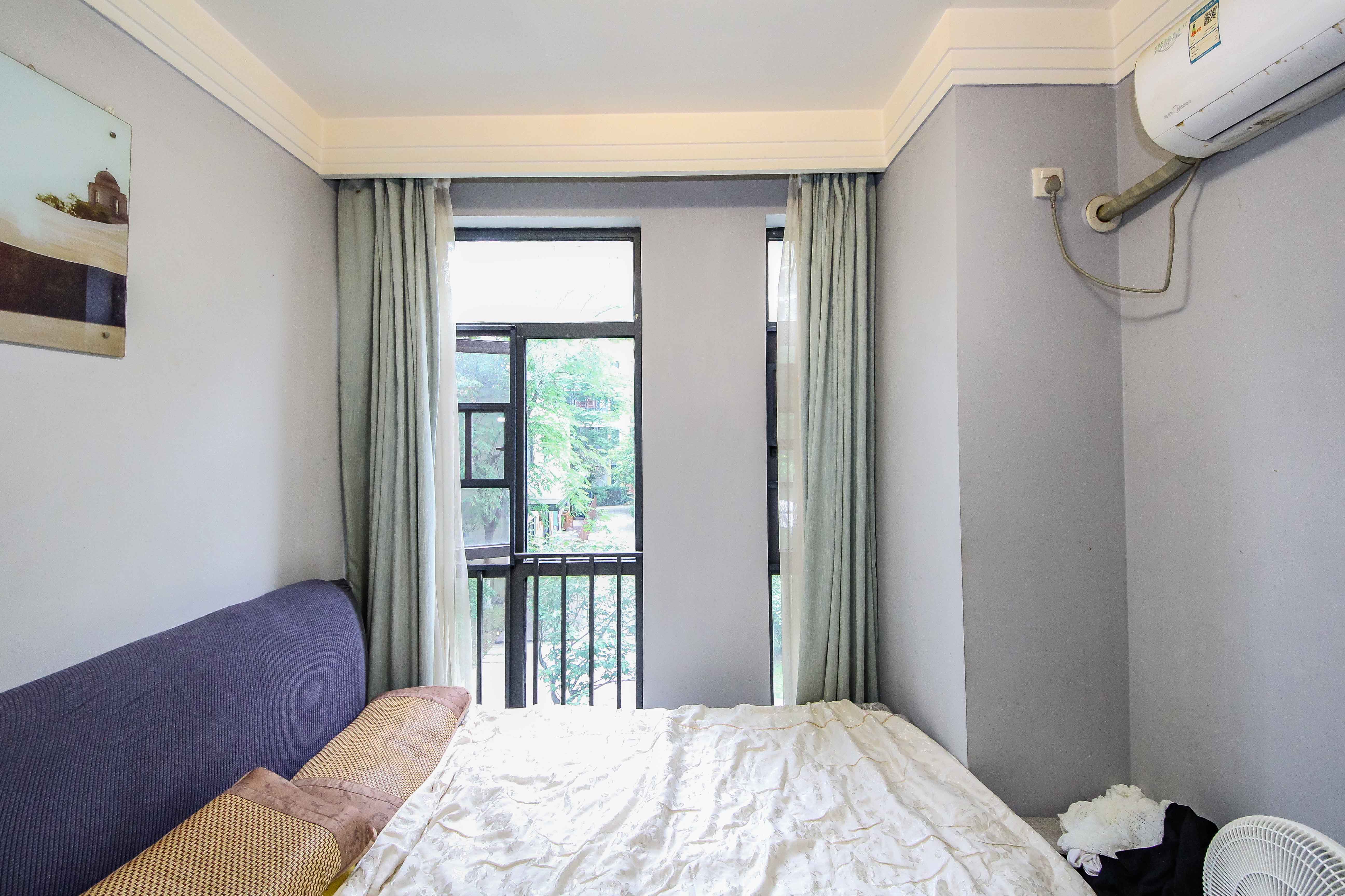 阳光100一期、四五期 3室2厅1卫 75.0万 阳光100一期、四五期 3室2厅1卫 75.0万卧室