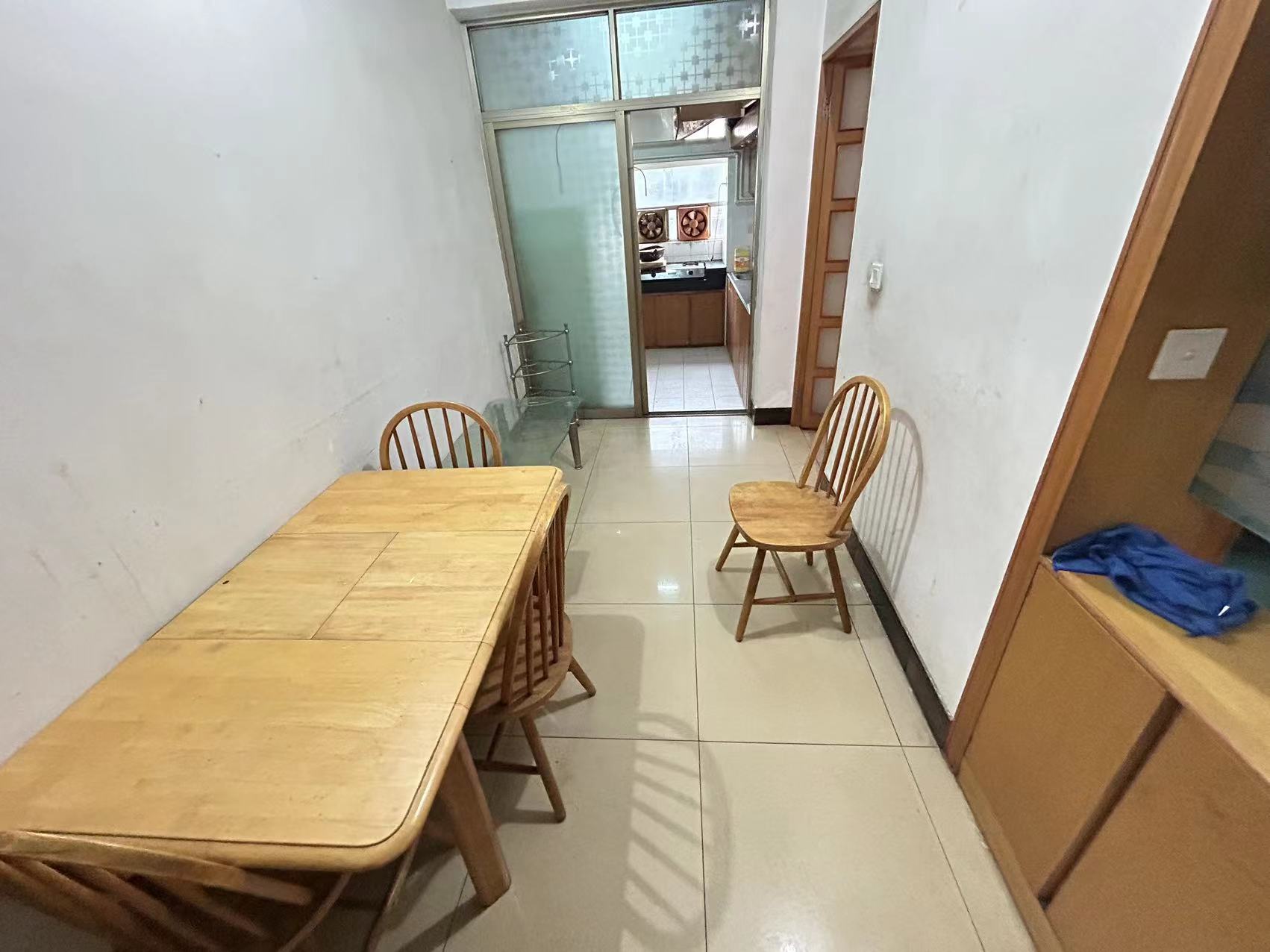 霞西小区 2室2厅1卫 32.00万 霞西小区 2室2厅1卫 32.00万客厅