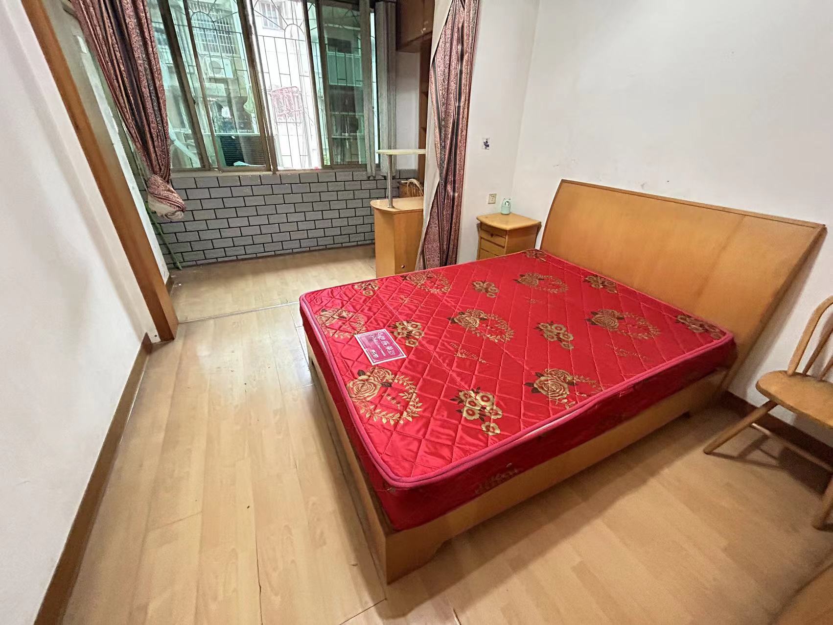 霞西小区 2室2厅1卫 32.00万 霞西小区 2室2厅1卫 32.00万客厅