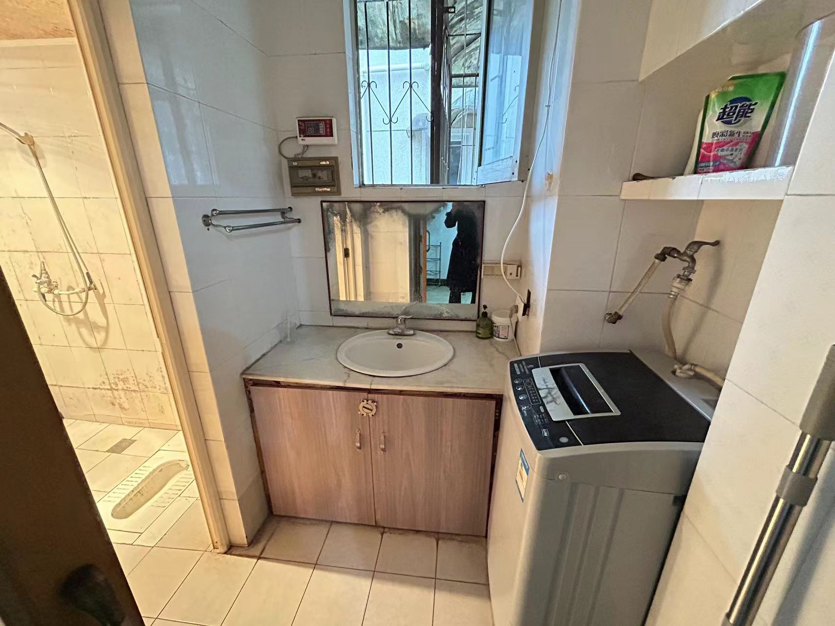 霞西小区 2室2厅1卫 32.00万 霞西小区 2室2厅1卫 32.00万客厅