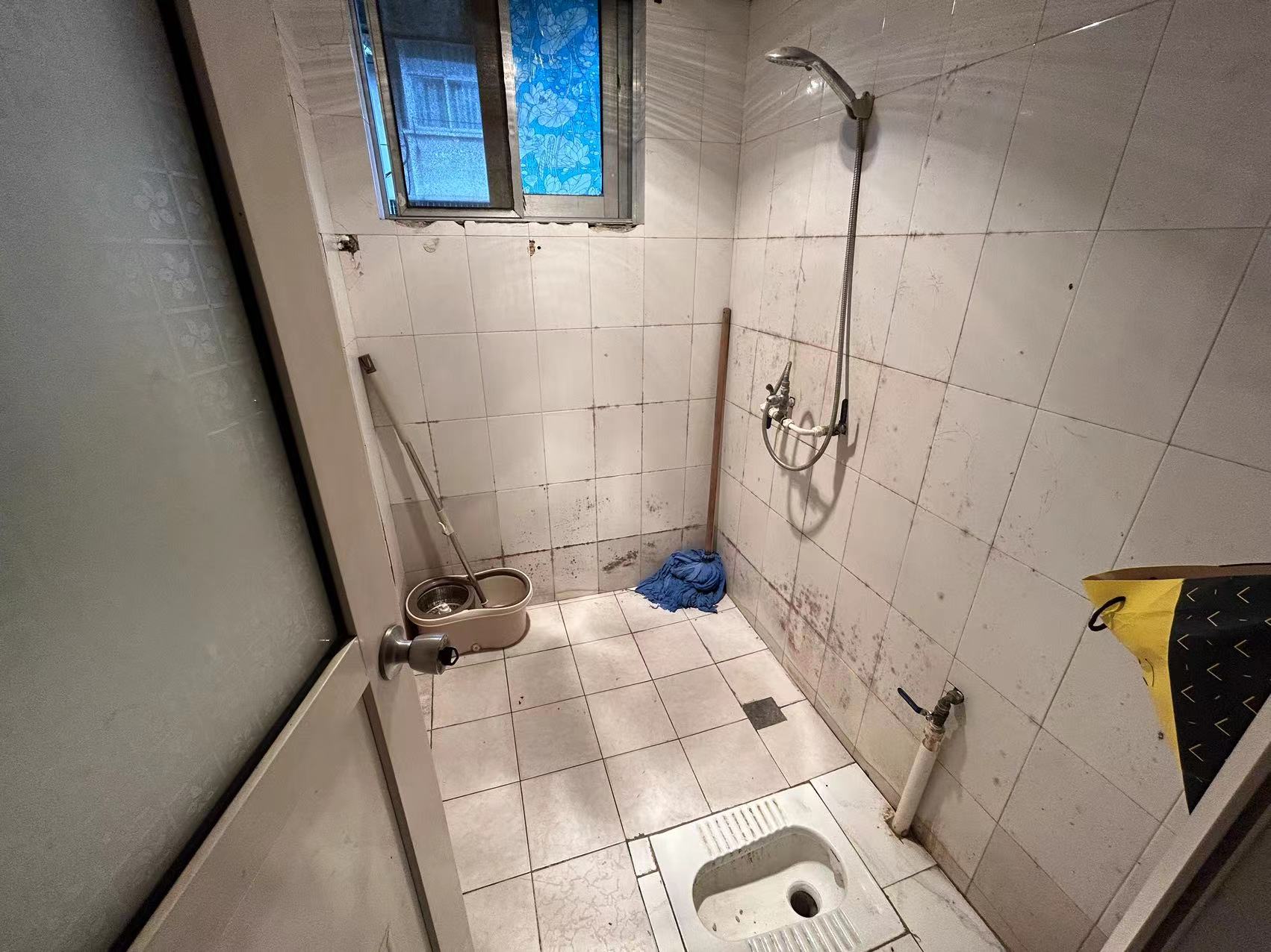 霞西小区 2室2厅1卫 32.00万 霞西小区 2室2厅1卫 32.00万客厅