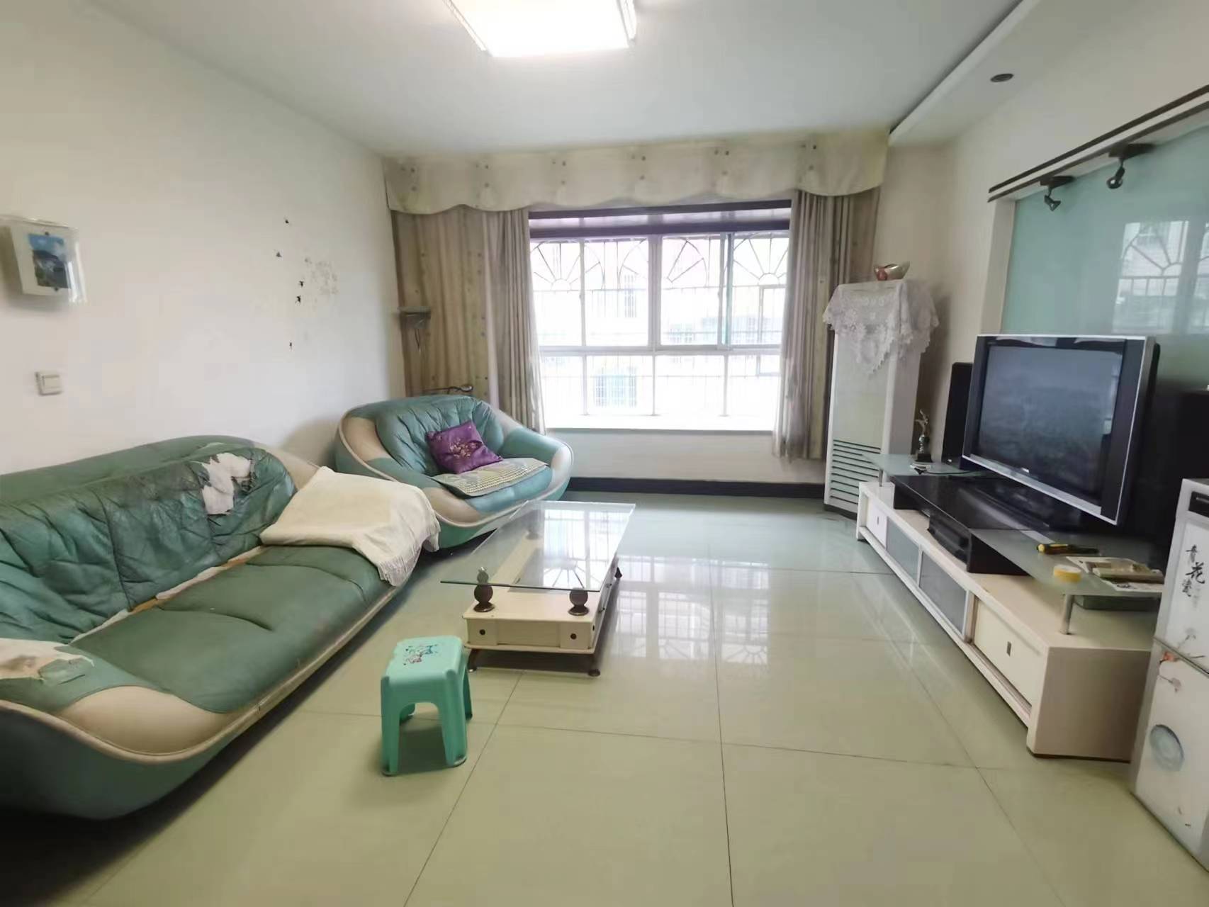 庆云山庄(里面有石塘冲)  4室2厅2卫   46.80万 庆云山庄(里面有石塘冲)  4室2厅2卫   46.80万室内图