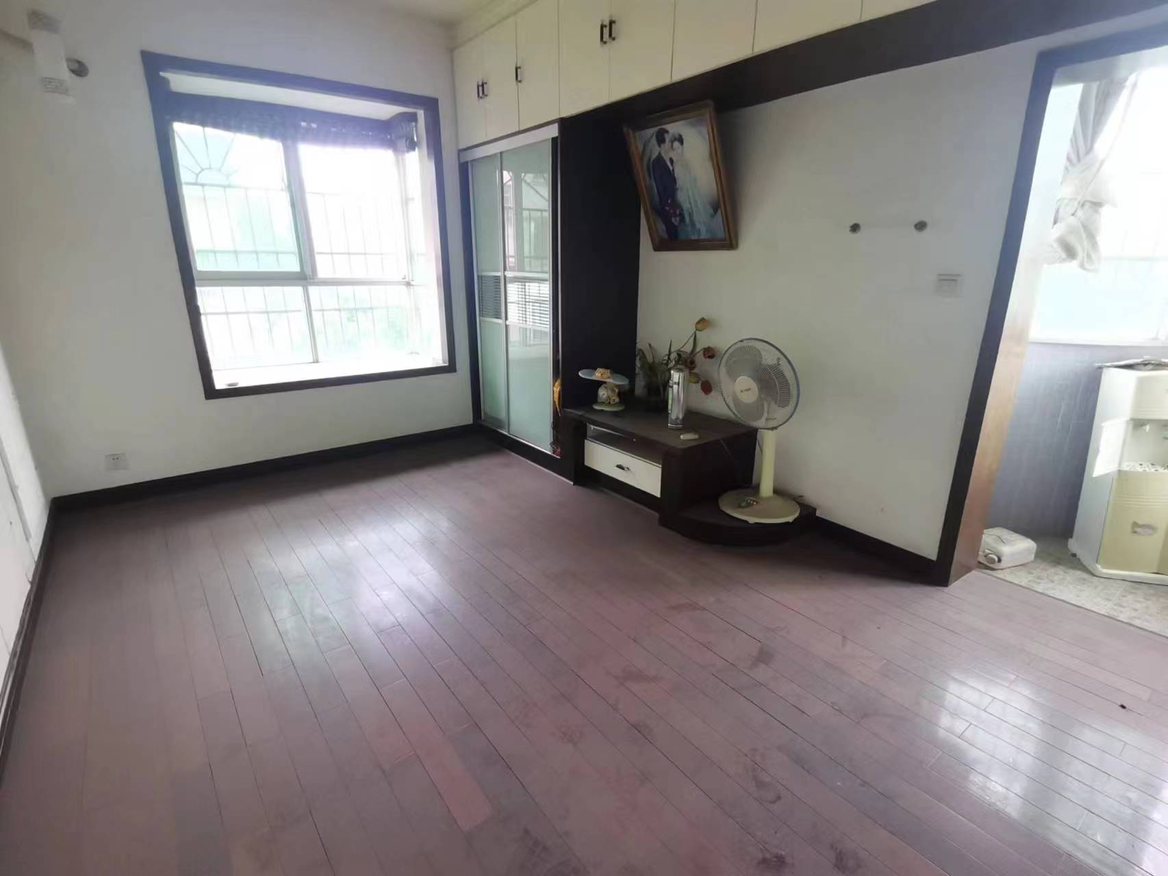 庆云山庄(里面有石塘冲)  4室2厅2卫   46.80万 庆云山庄(里面有石塘冲)  4室2厅2卫   46.80万室内图