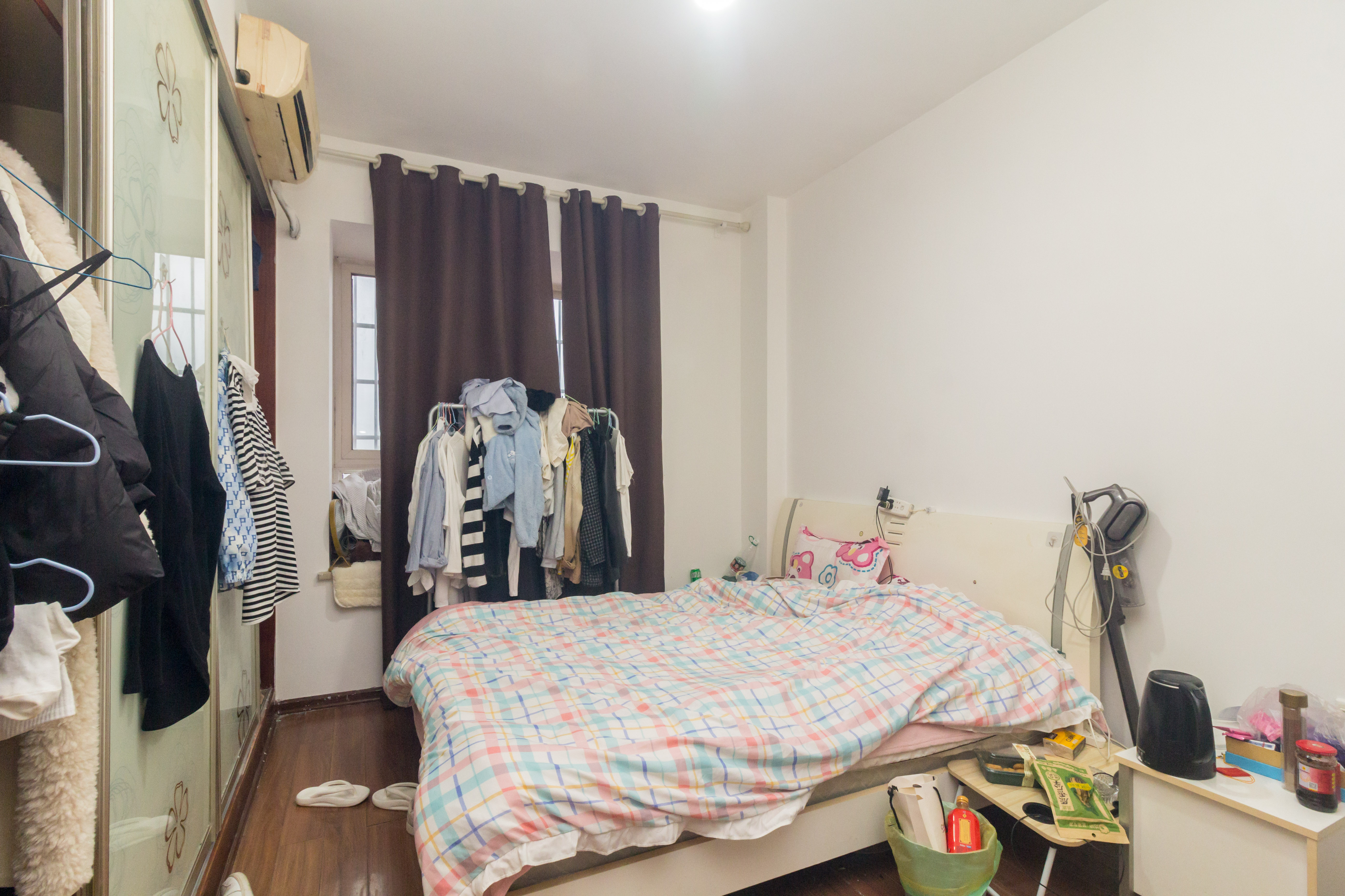 东门尚苑  4室2厅2卫   83.00万卧室