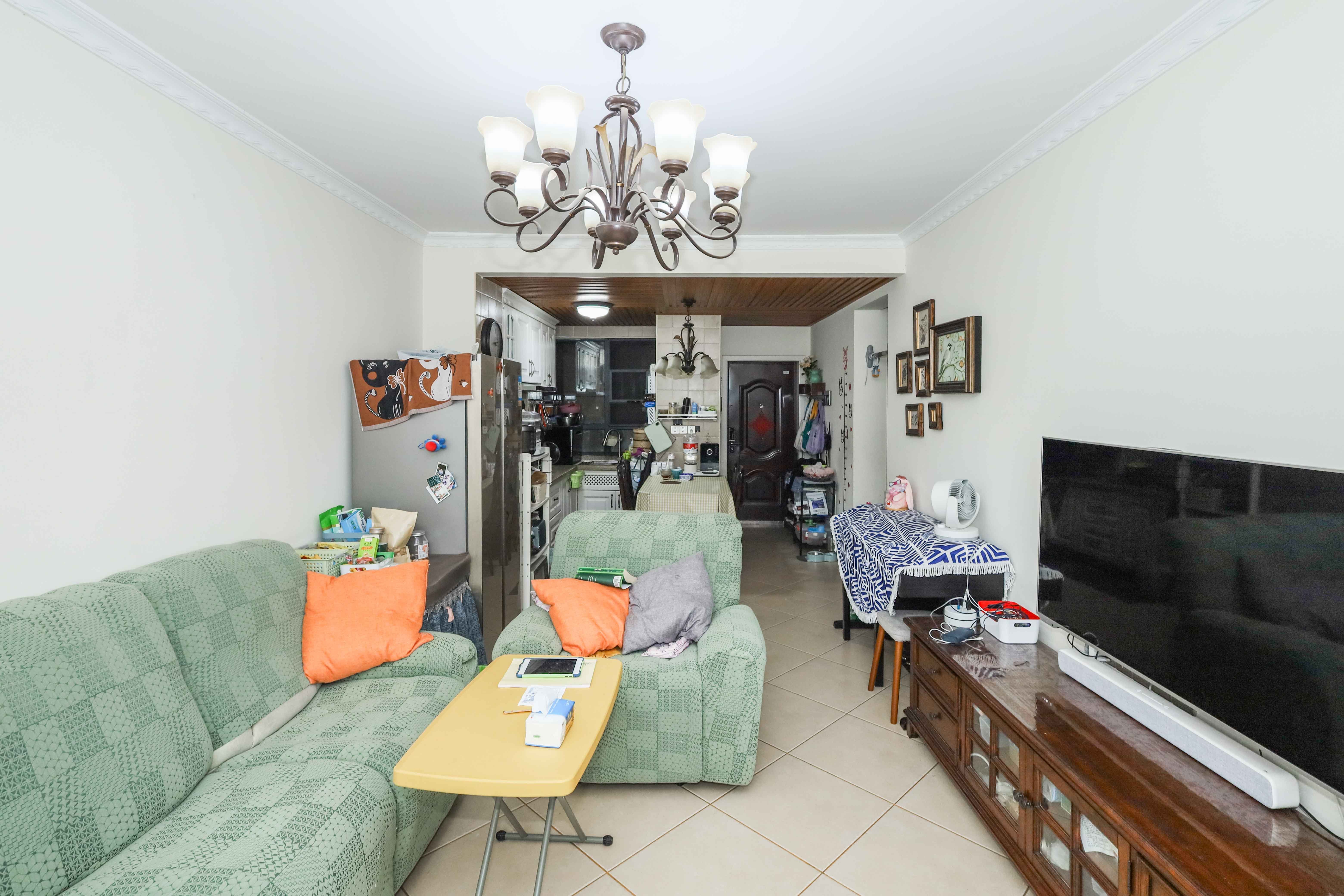 中国铁建梅溪青秀一期  2室2厅1卫    125.0万客厅