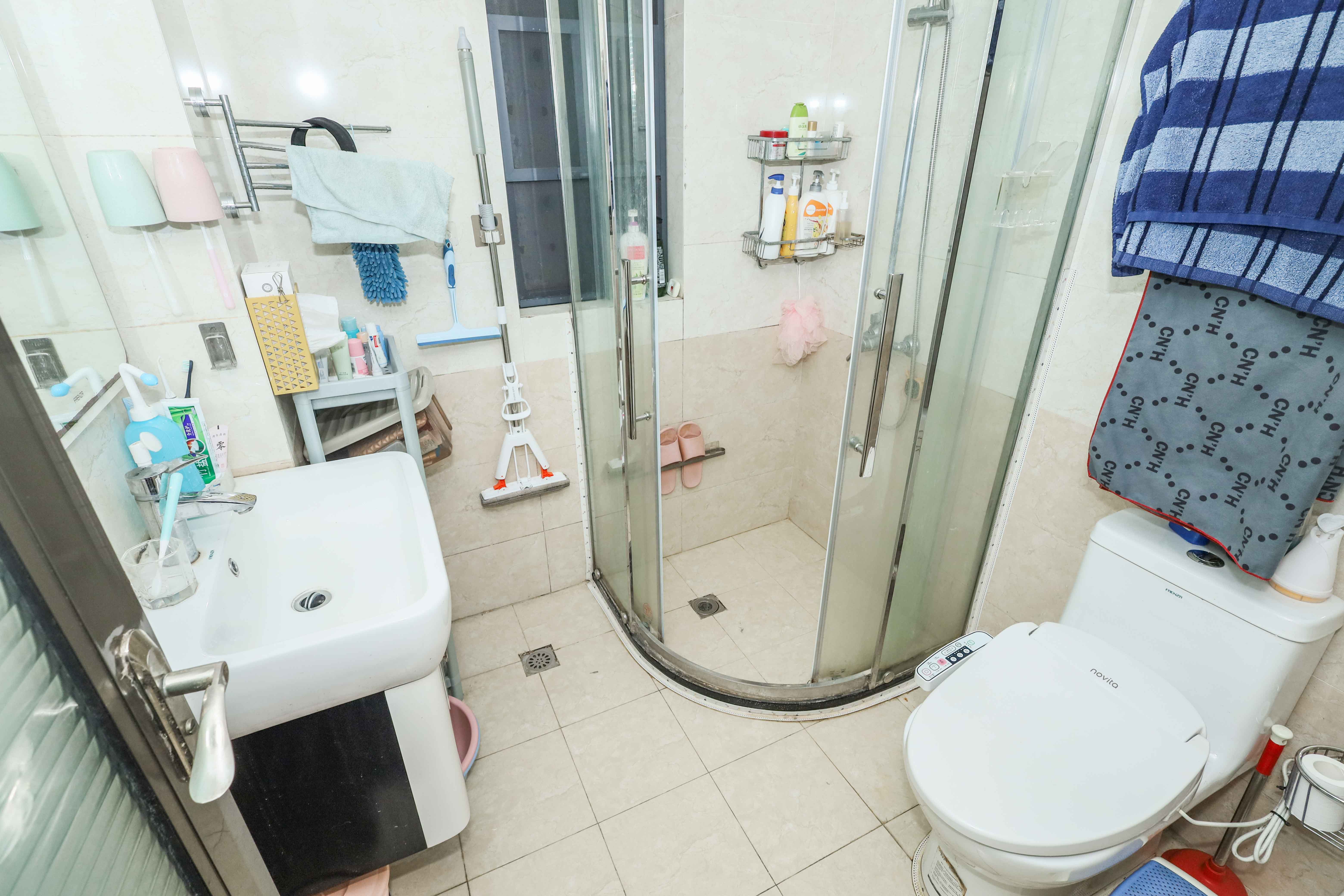 中国铁建梅溪青秀一期  2室2厅1卫    125.0万卫生间