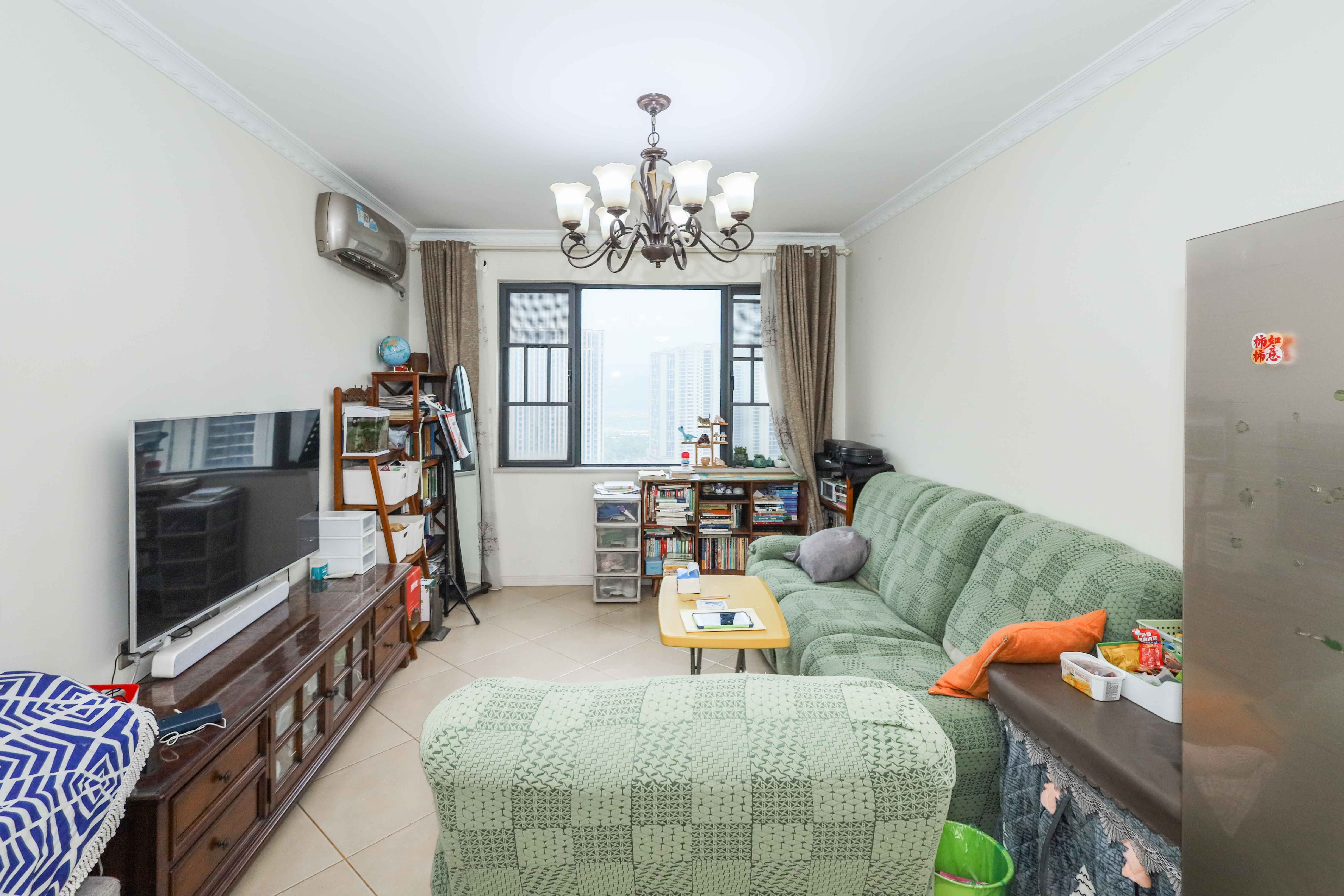 中国铁建梅溪青秀一期  2室2厅1卫    125.0万客厅