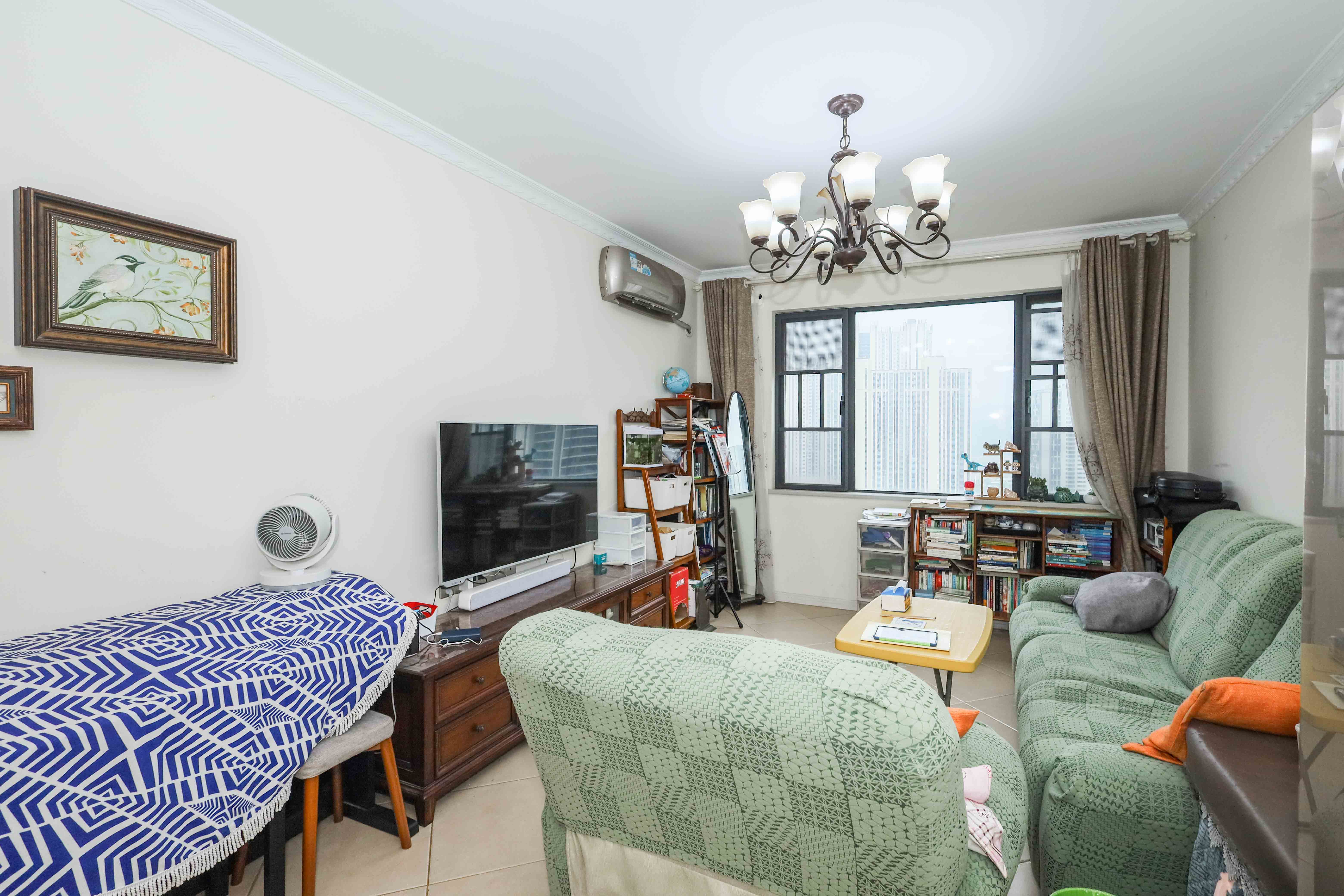 中国铁建梅溪青秀一期  2室2厅1卫    125.0万客厅