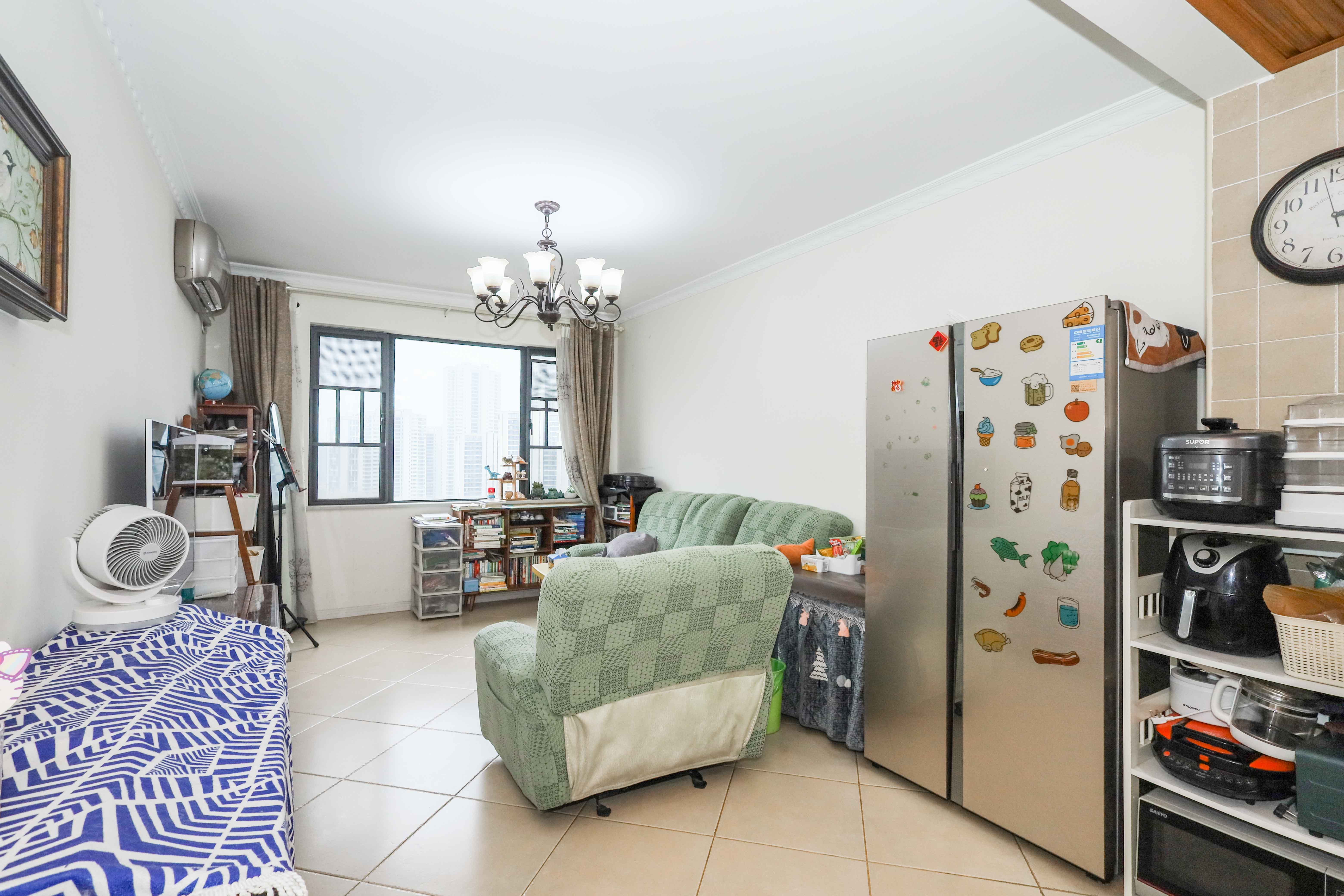 中国铁建梅溪青秀一期  2室2厅1卫    125.0万客厅