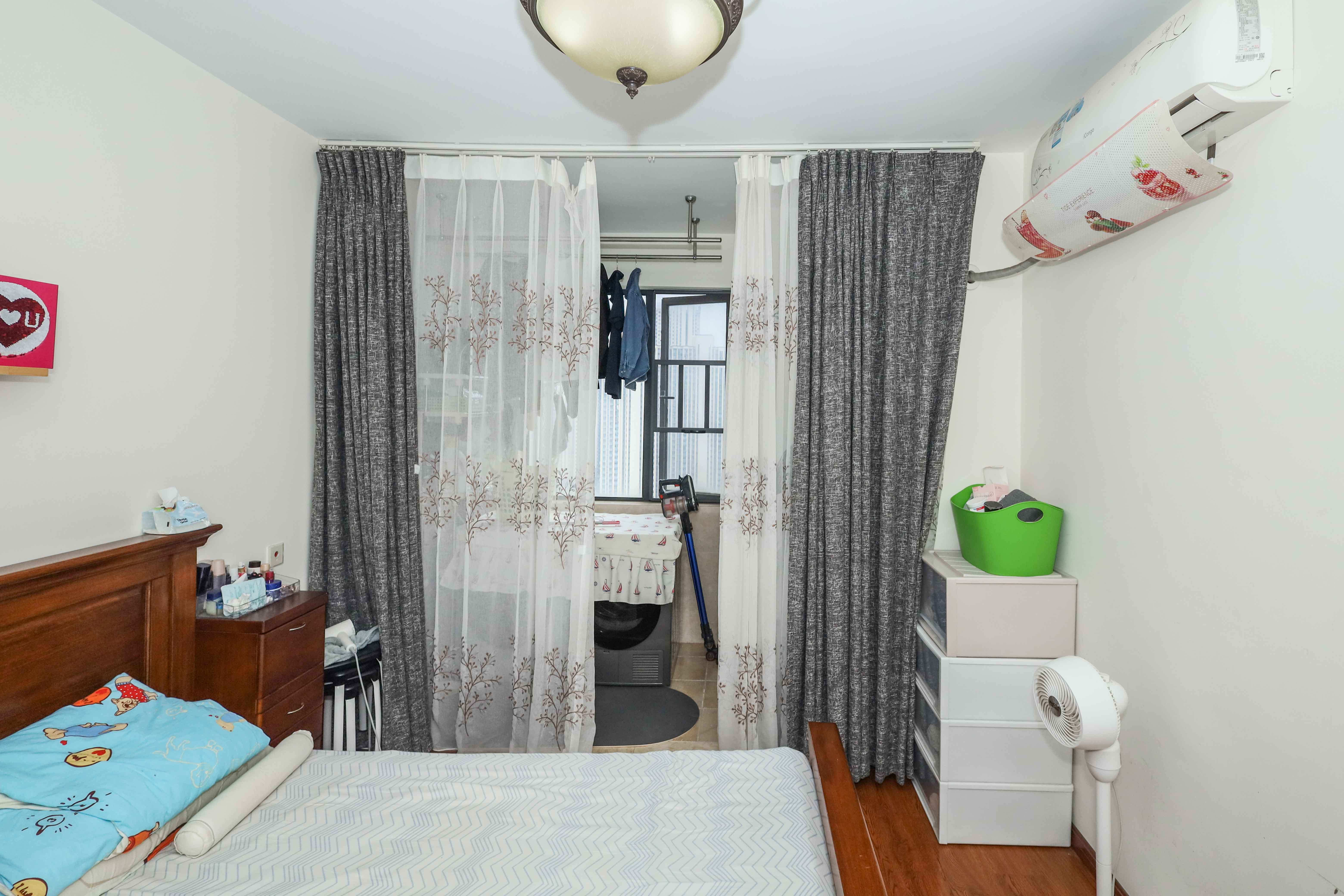 中国铁建梅溪青秀一期  2室2厅1卫    125.0万卧室