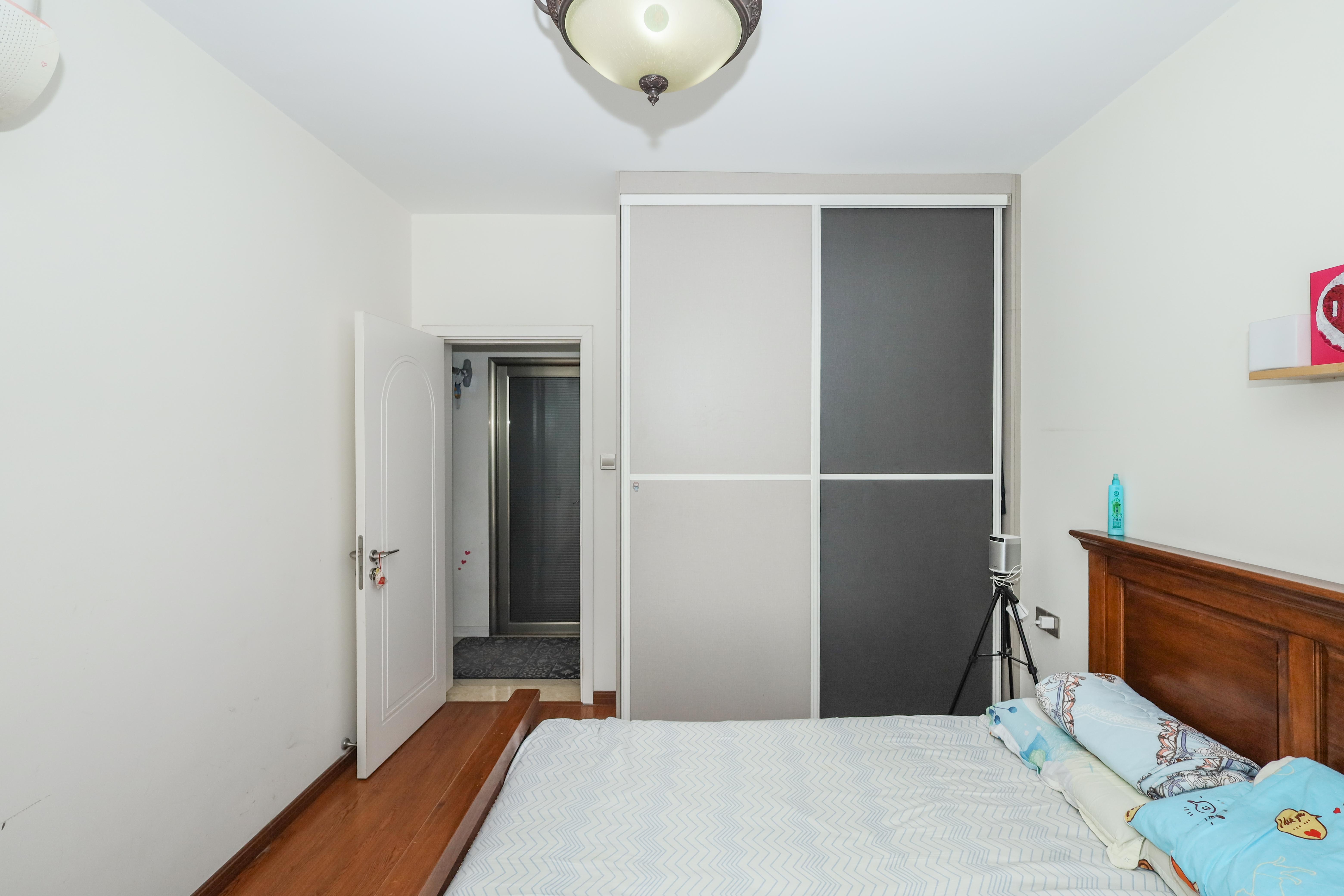 中国铁建梅溪青秀一期  2室2厅1卫    125.0万卧室