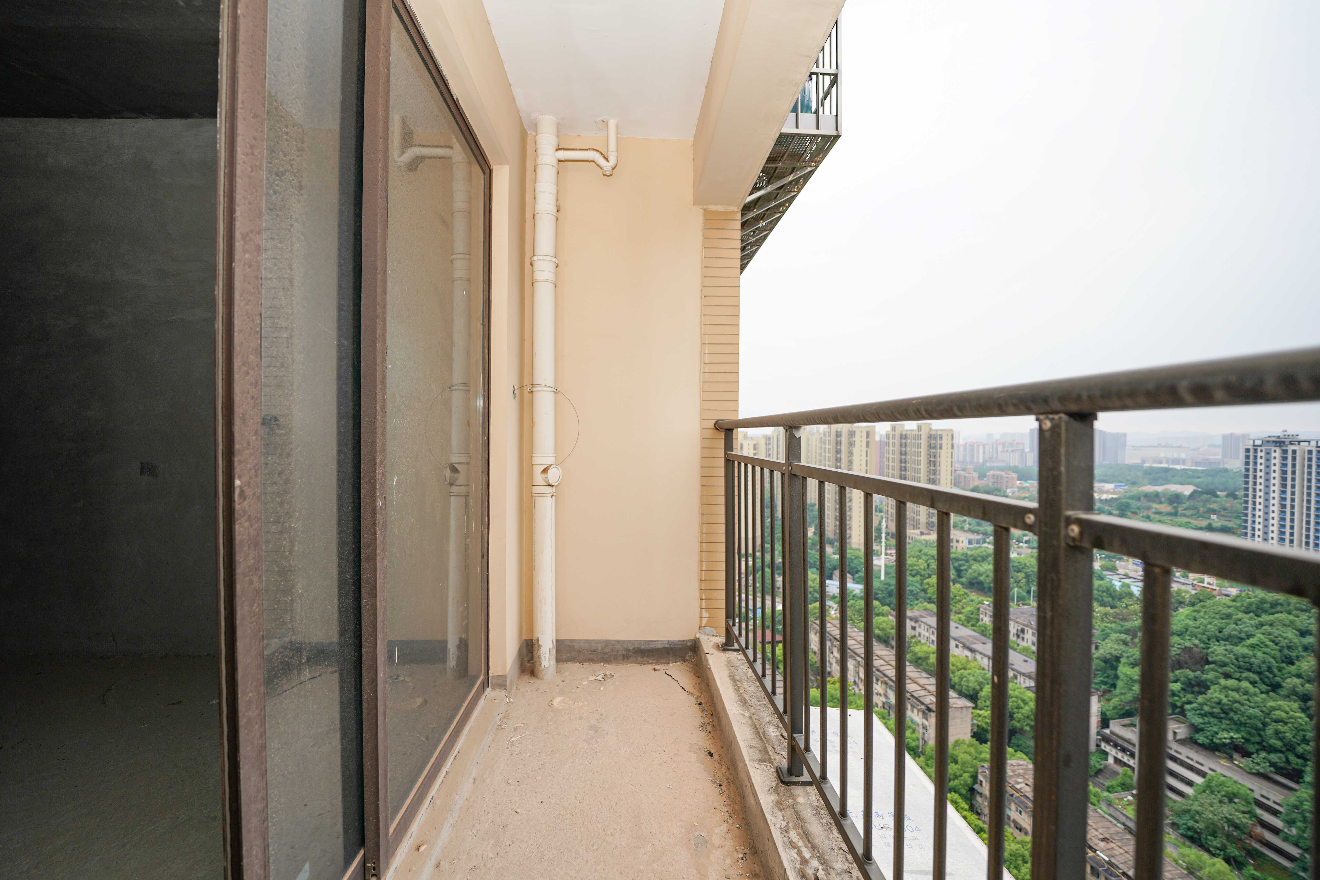 中豪城南时代(中豪南苑) 3室2厅1卫 63.0万 中豪城南时代(中豪南苑) 3室2厅1卫 63.0万阳台