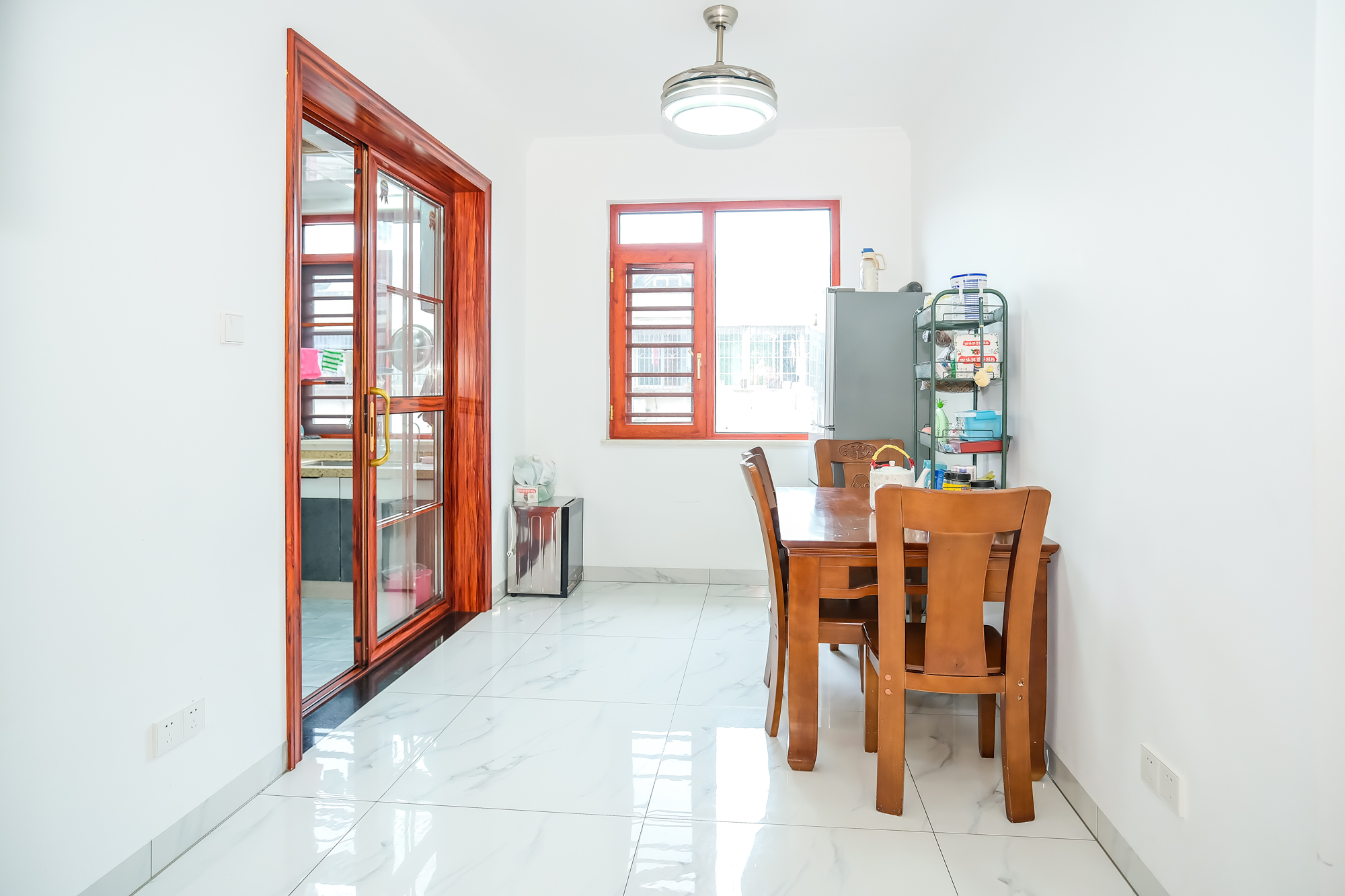 圆梦花园 3室2厅2卫 70.0万 圆梦花园 3室2厅2卫 70.0万客厅