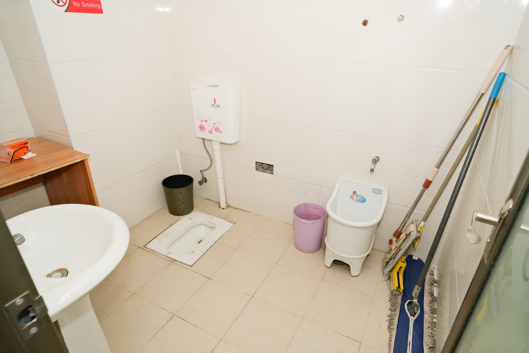 山水湾 5室2厅1卫 26.0万 山水湾 5室2厅1卫 26.0万卫生间