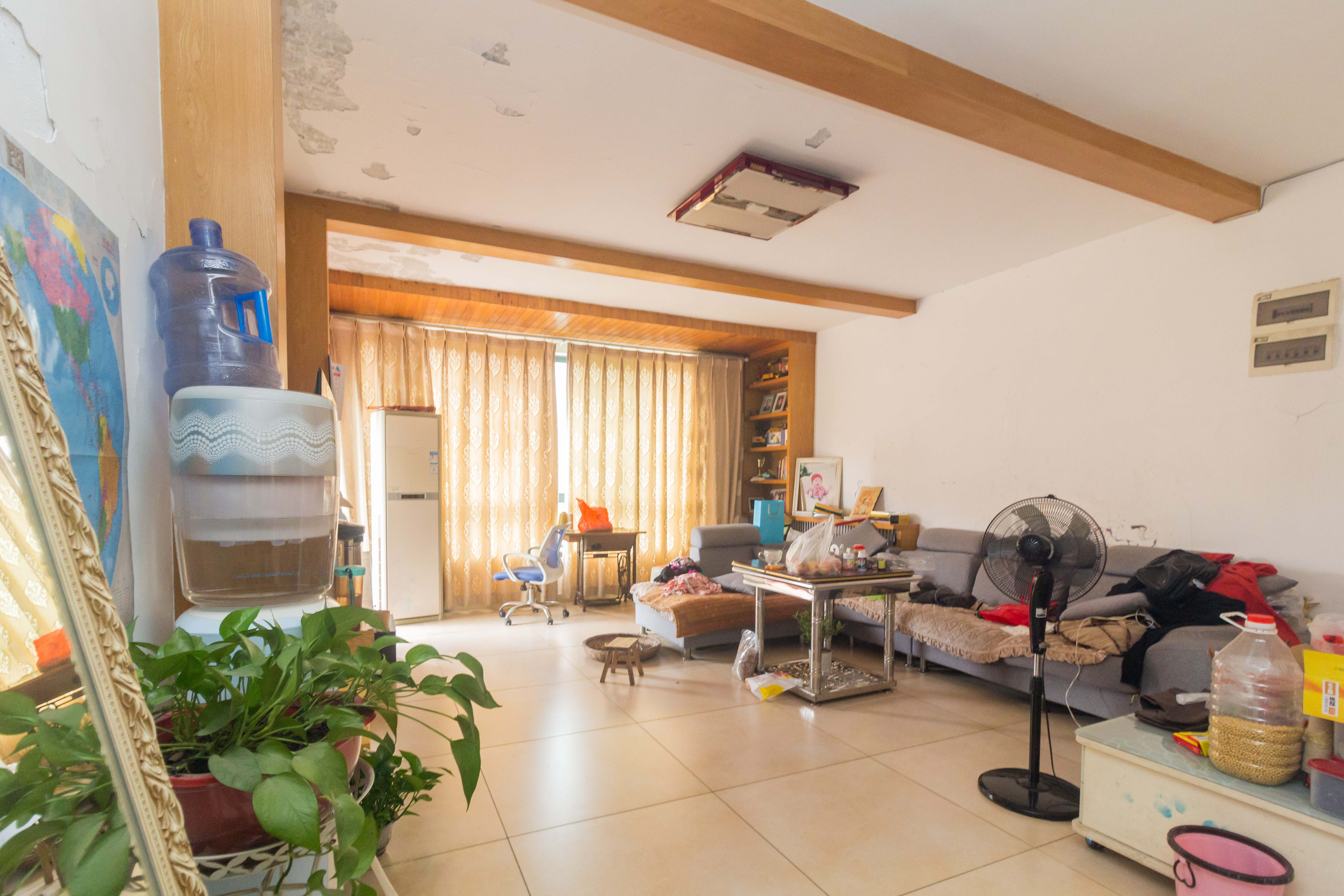 东业早安星城  4室3厅2卫    136.0万客厅