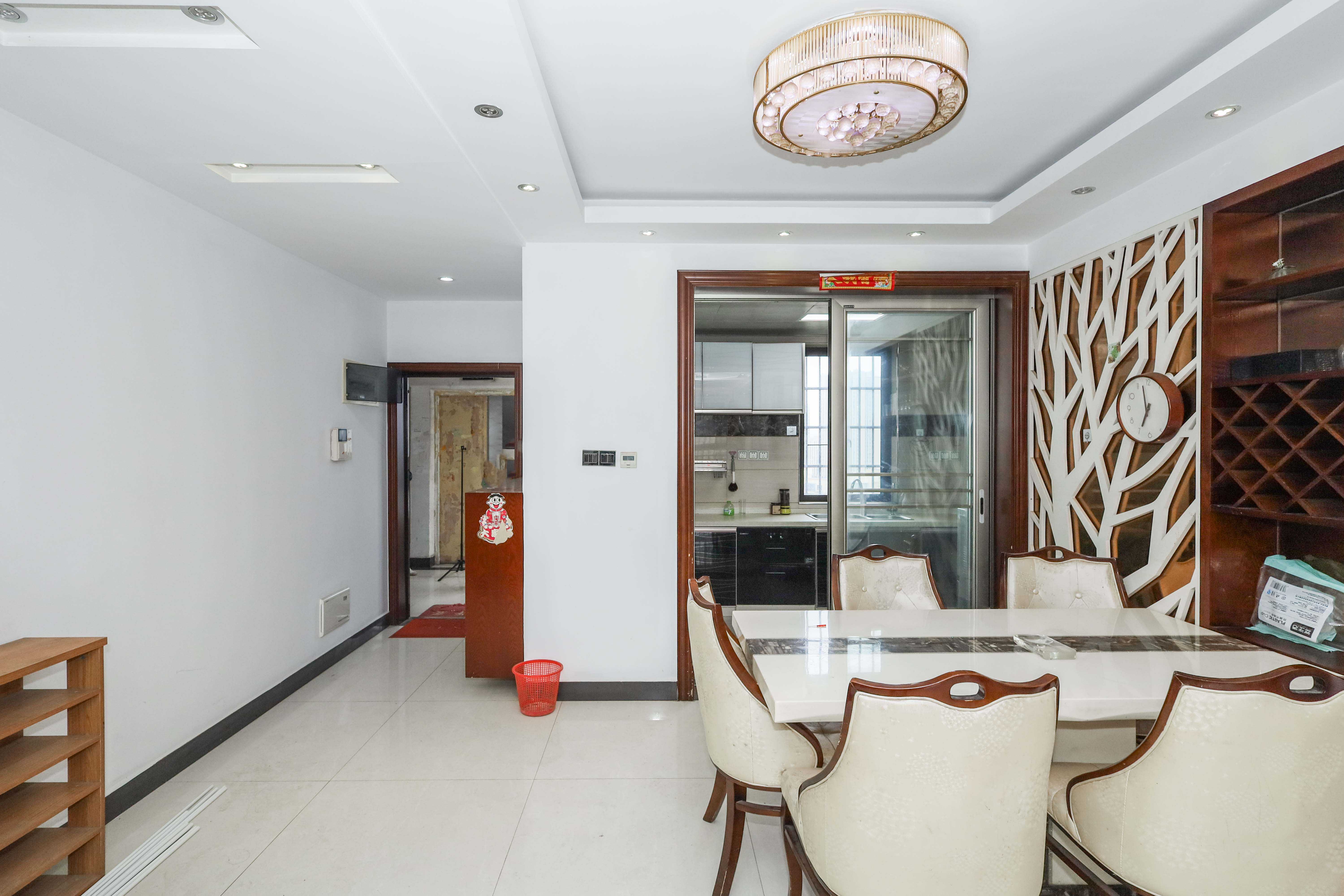 保利麓谷林语E区  4室2厅2卫    140.0万客厅