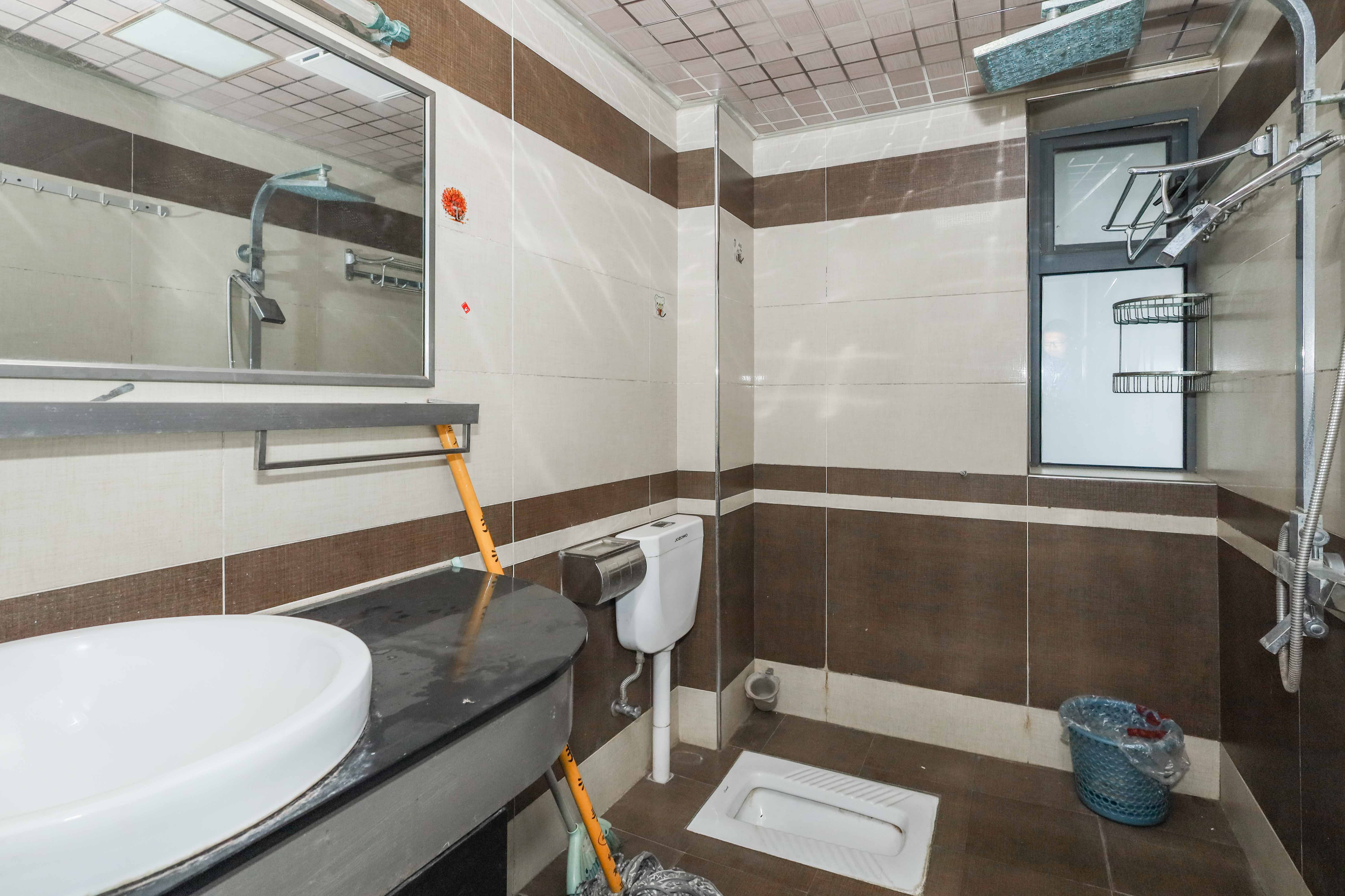 保利麓谷林语E区  4室2厅2卫    140.0万卫生间