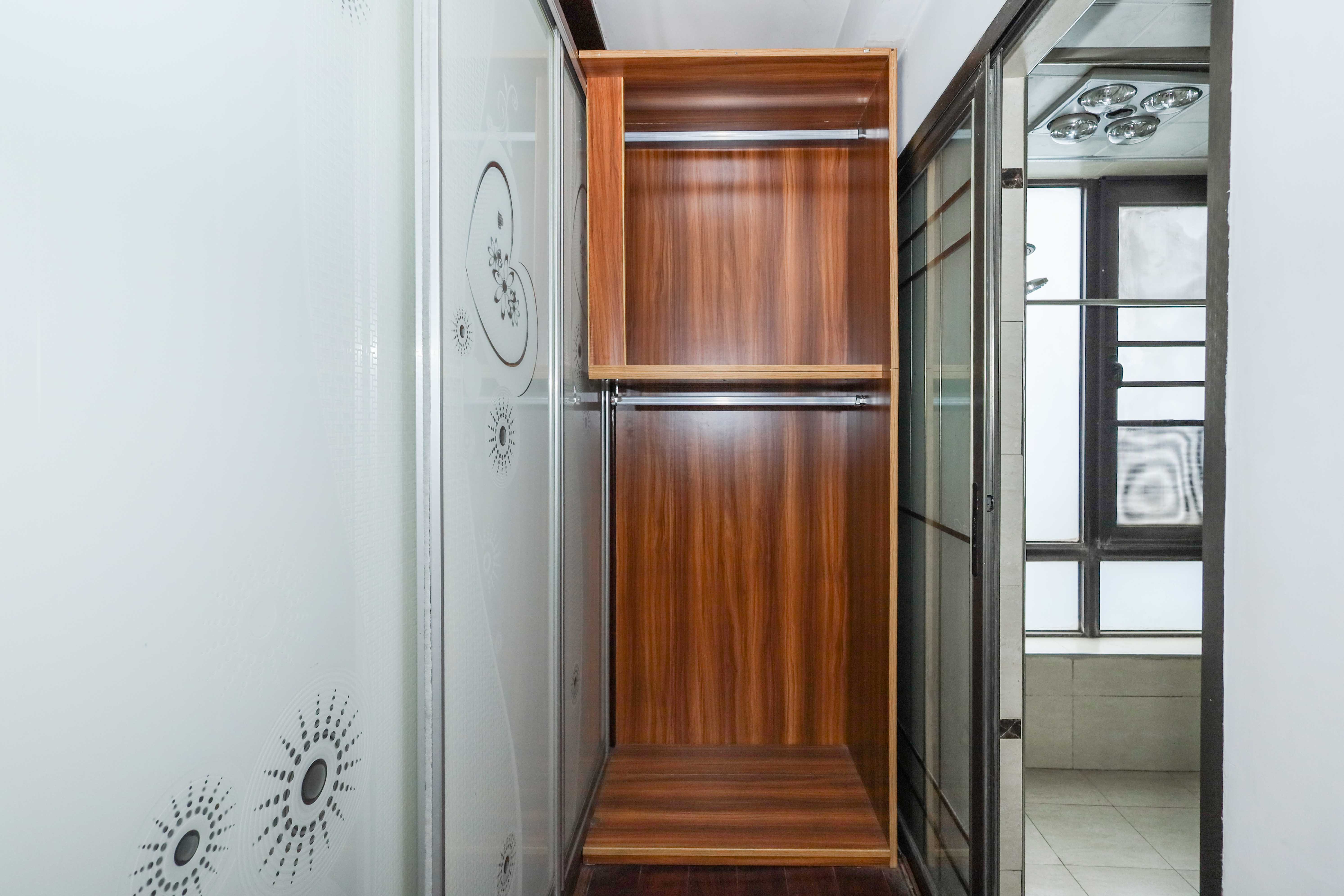 保利麓谷林语E区  4室2厅2卫    140.0万卫生间