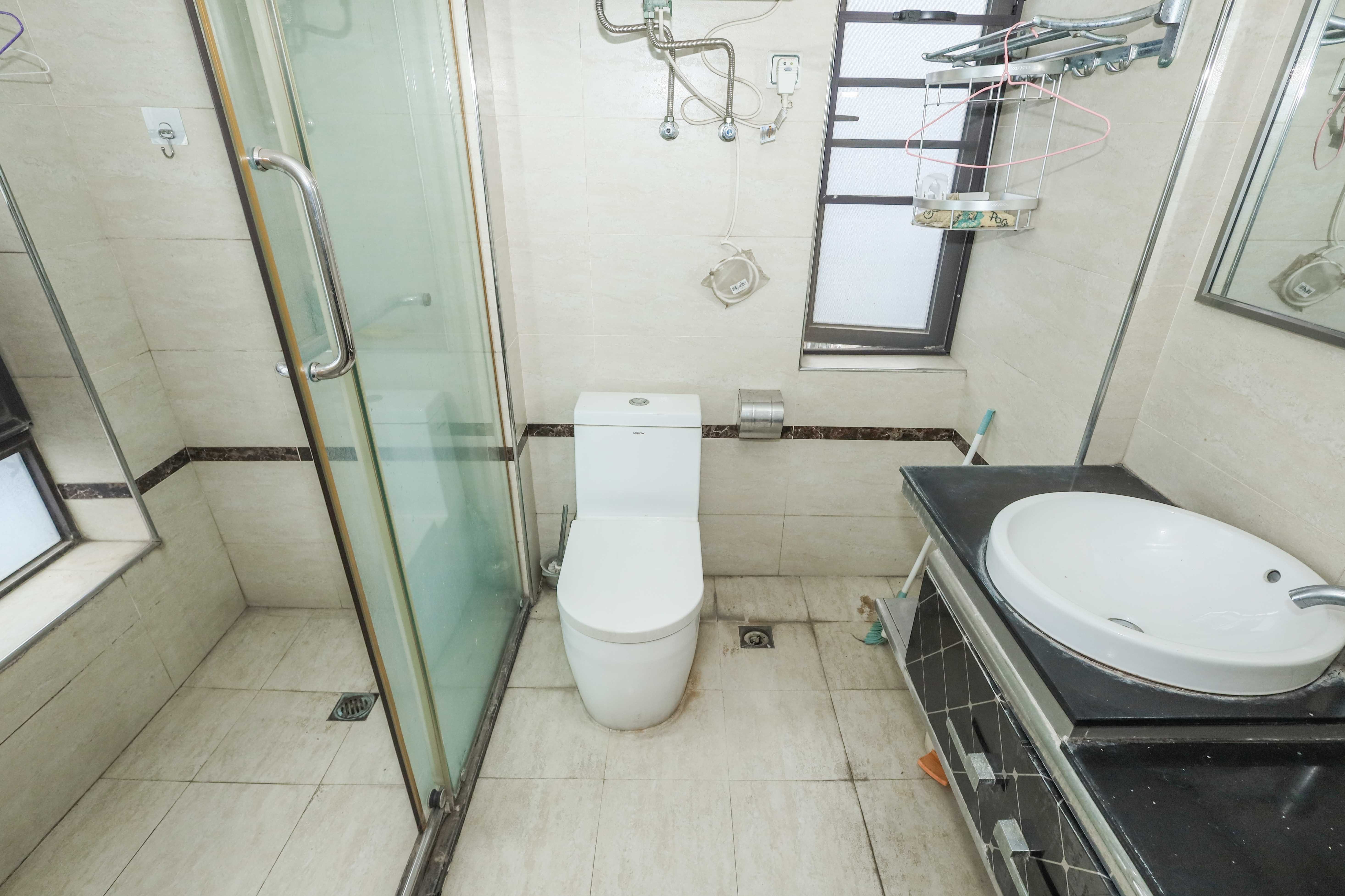 保利麓谷林语E区  4室2厅2卫    140.0万卫生间