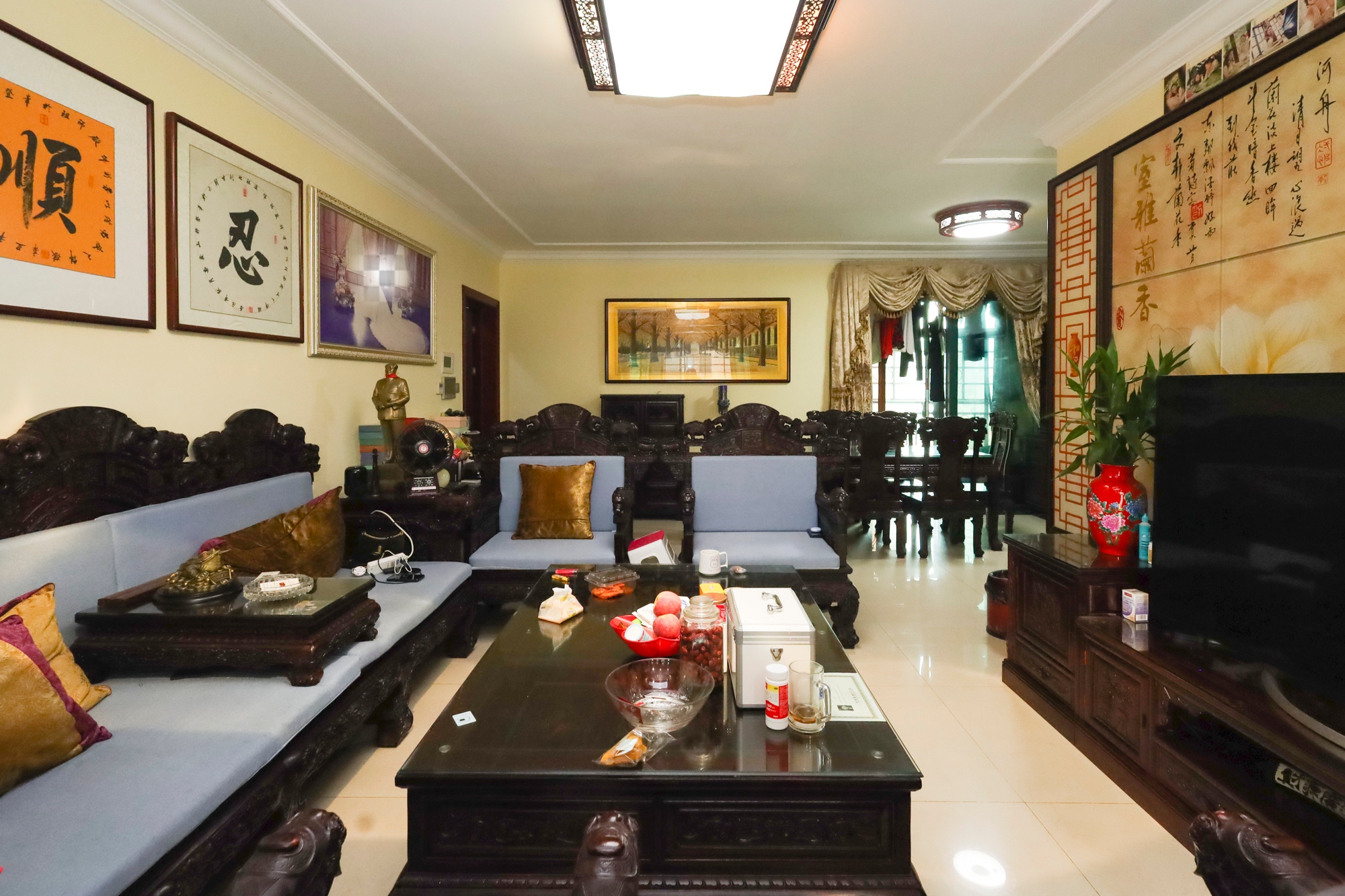 恒大御景湾  4室2厅2卫    198.96万 恒大御景湾  4室2厅2卫    198.96万客厅