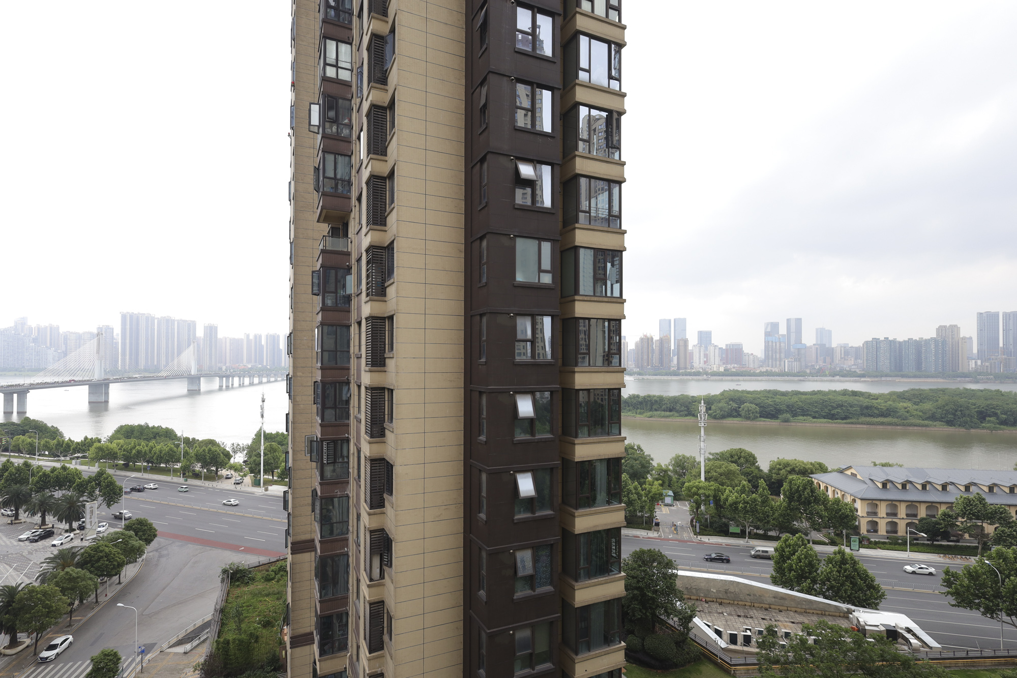 保利西海岸A区  4室2厅2卫   265.00万其他