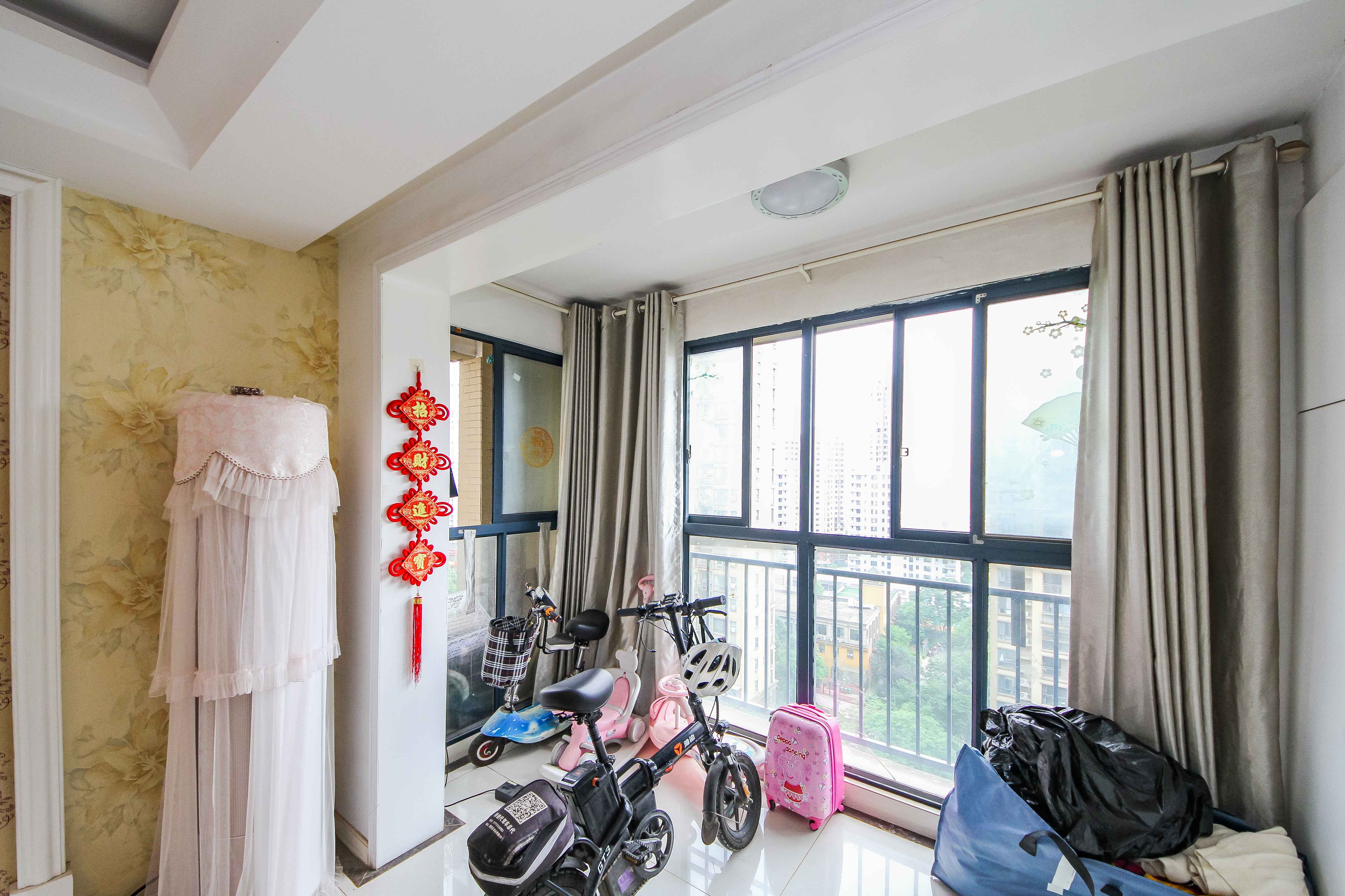 中建麓山和苑  3室2厅1卫   81.80万阳台