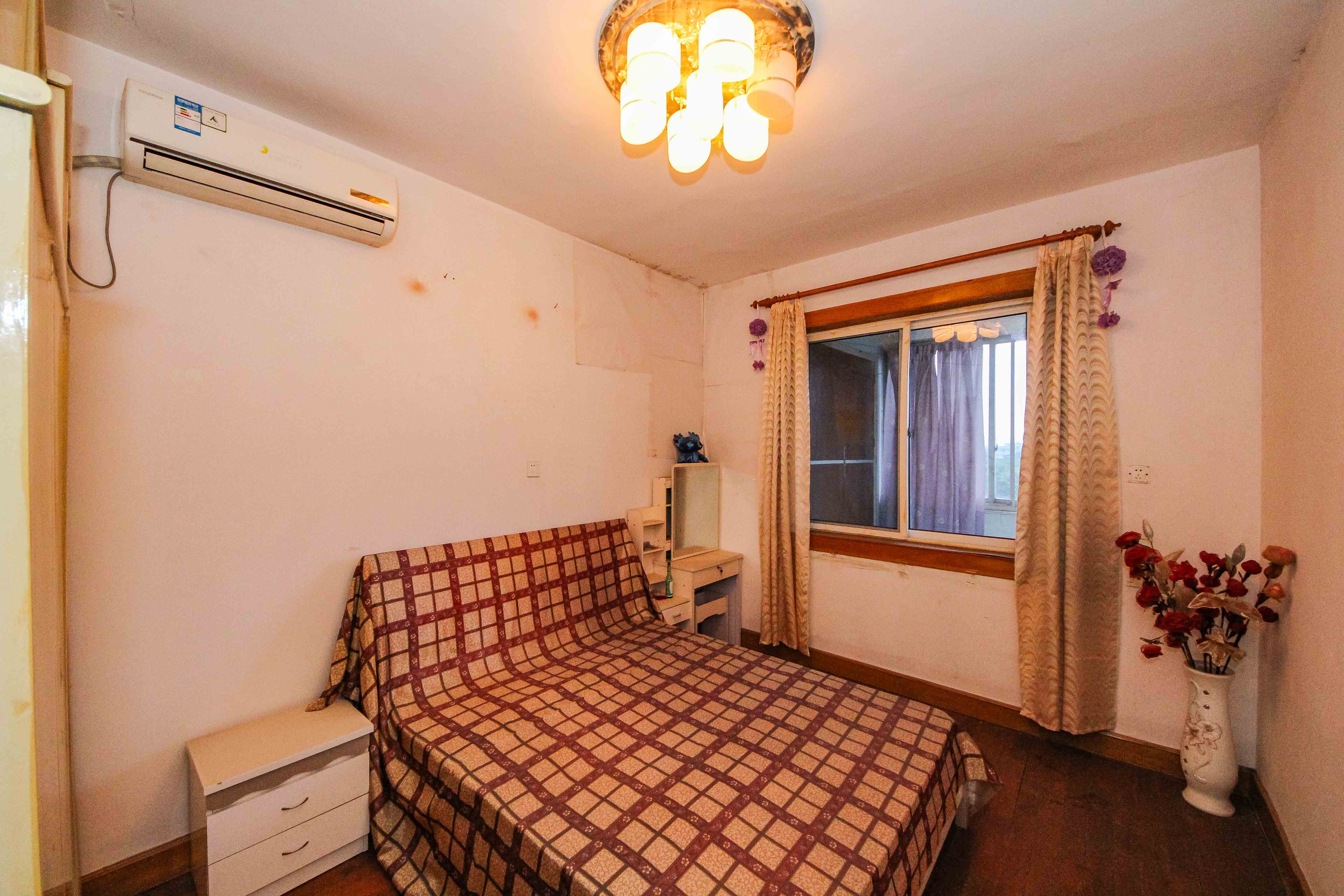 中南大学南校区  3室2厅1卫    74.4万卧室