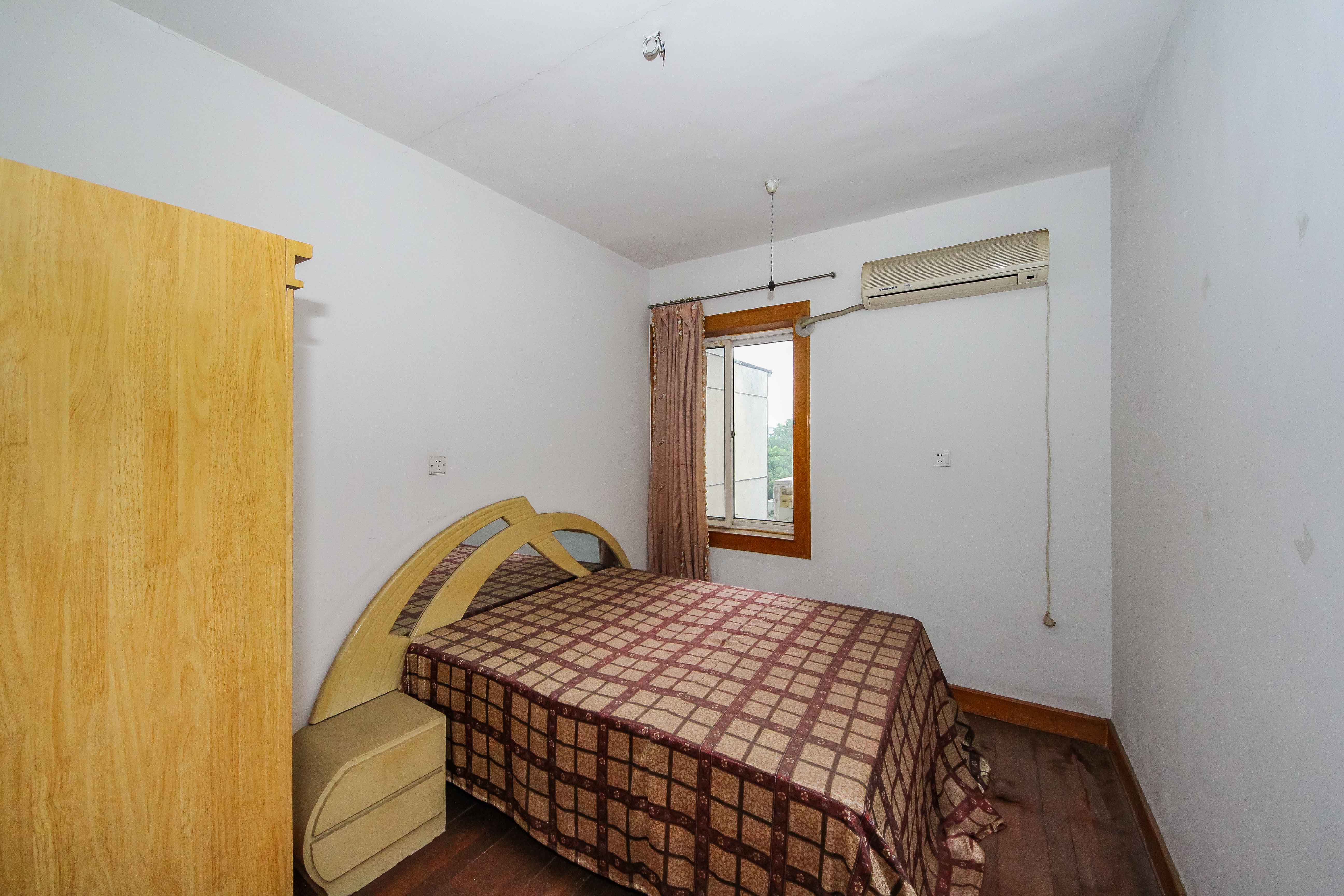 中南大学南校区  3室2厅1卫    74.4万卧室