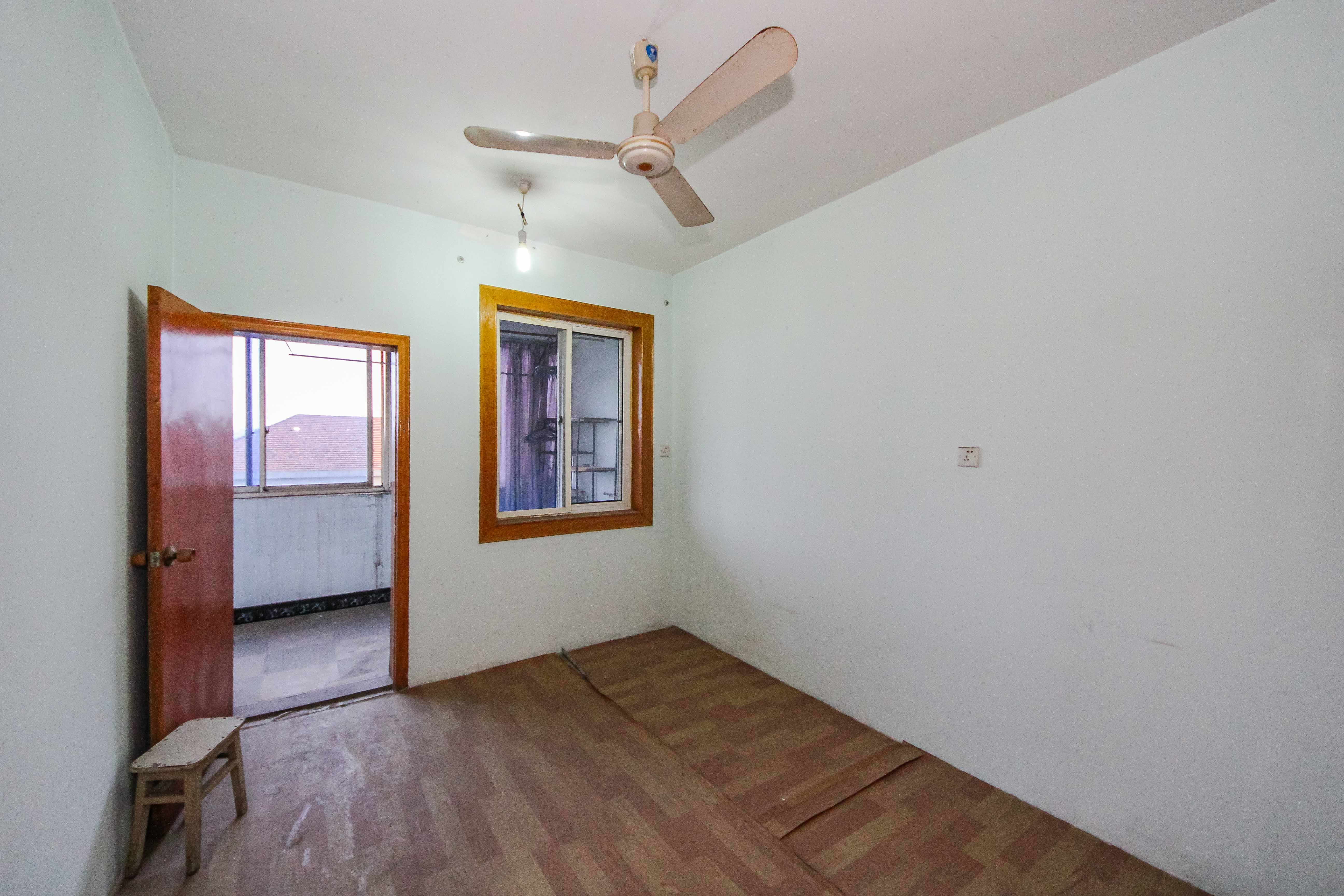 中南大学南校区  3室2厅1卫    74.4万卧室