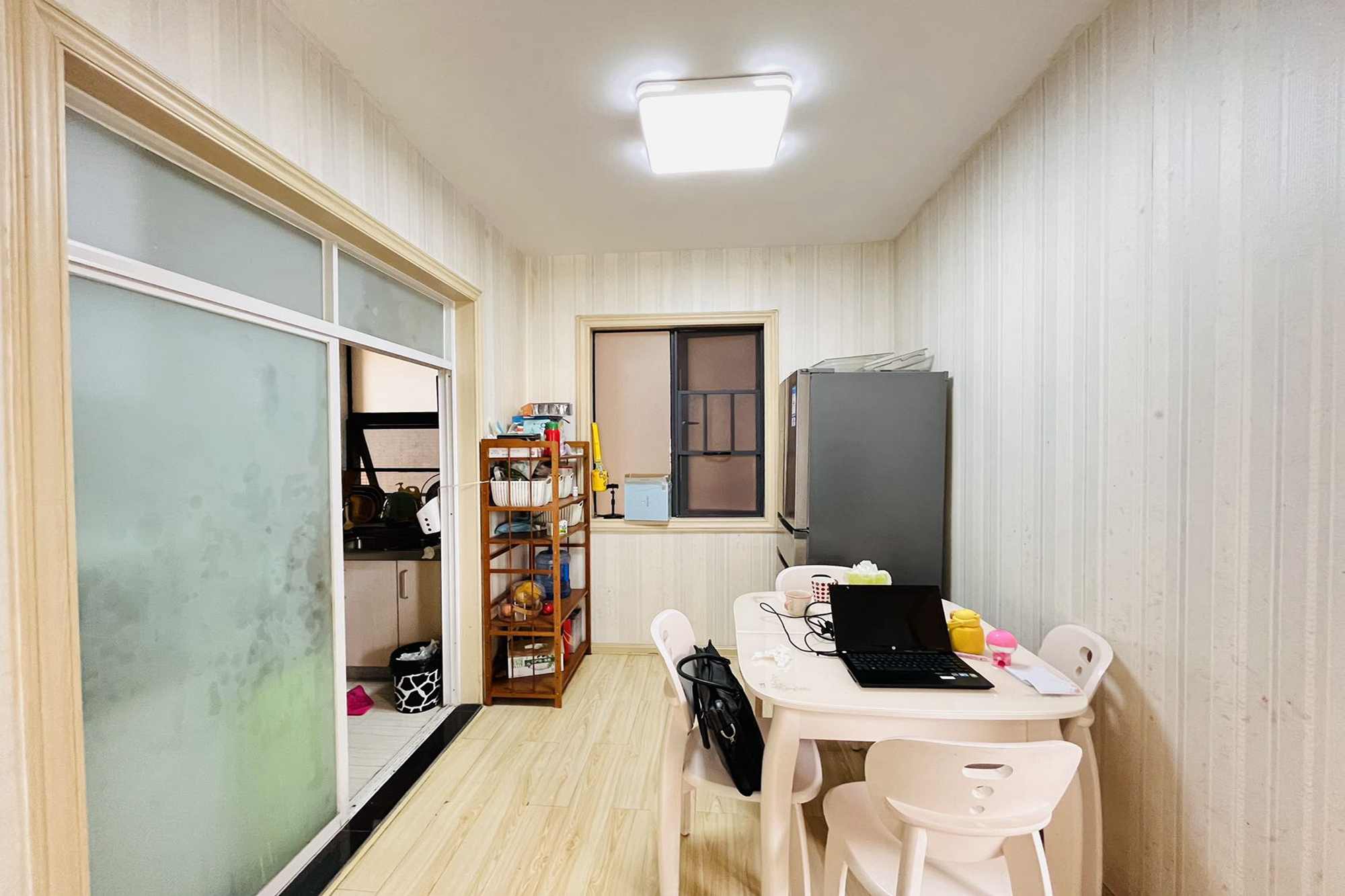 鸿基橄榄君庭  3室2厅2卫   96.00万客厅