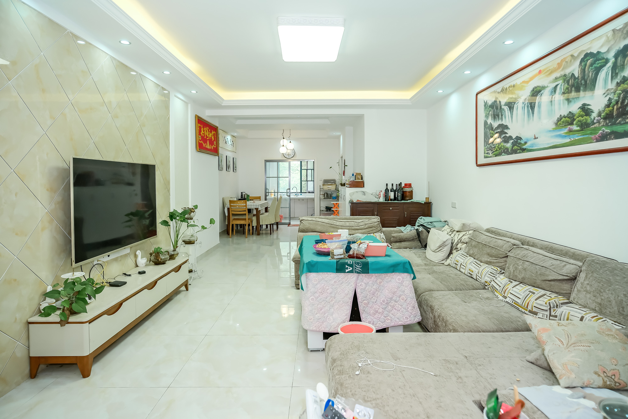 山水湾  3室2厅1卫    96.0万 山水湾  3室2厅1卫    96.0万客厅