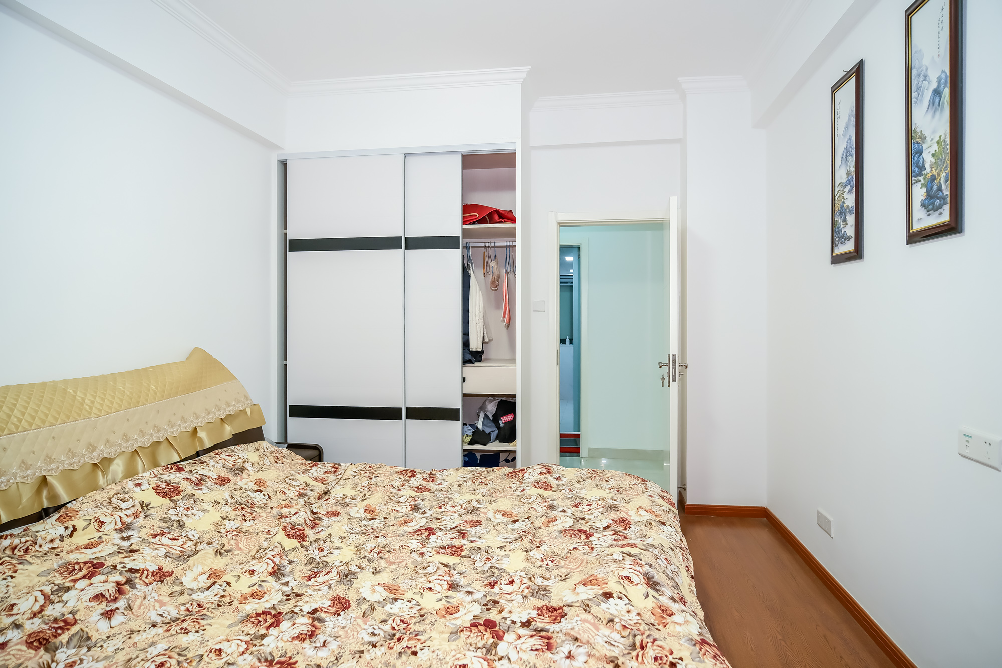 山水湾  3室2厅1卫    96.0万 山水湾  3室2厅1卫    96.0万卧室