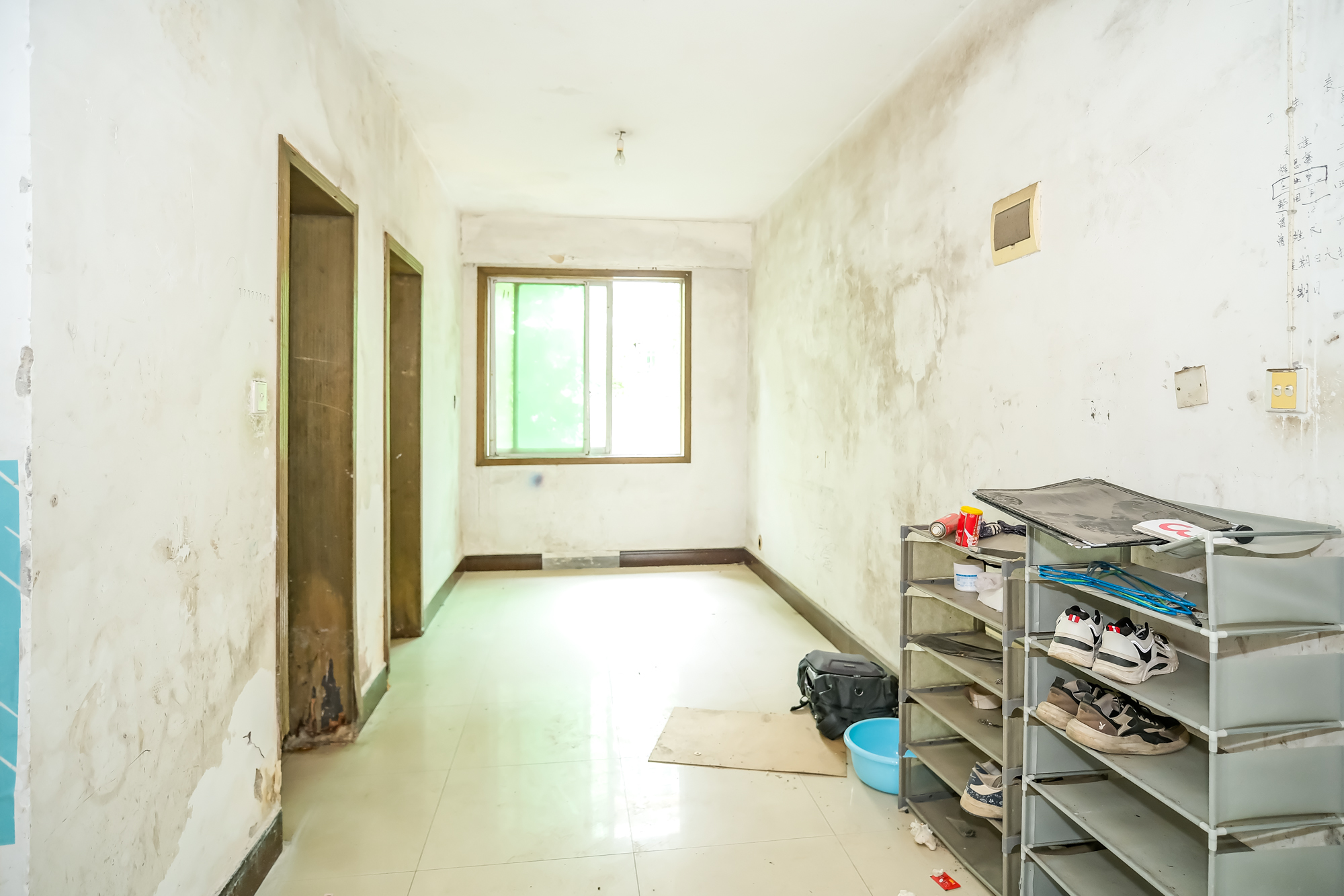 中南汽车世界  2室2厅1卫    32.0万 中南汽车世界  2室2厅1卫    32.0万客厅