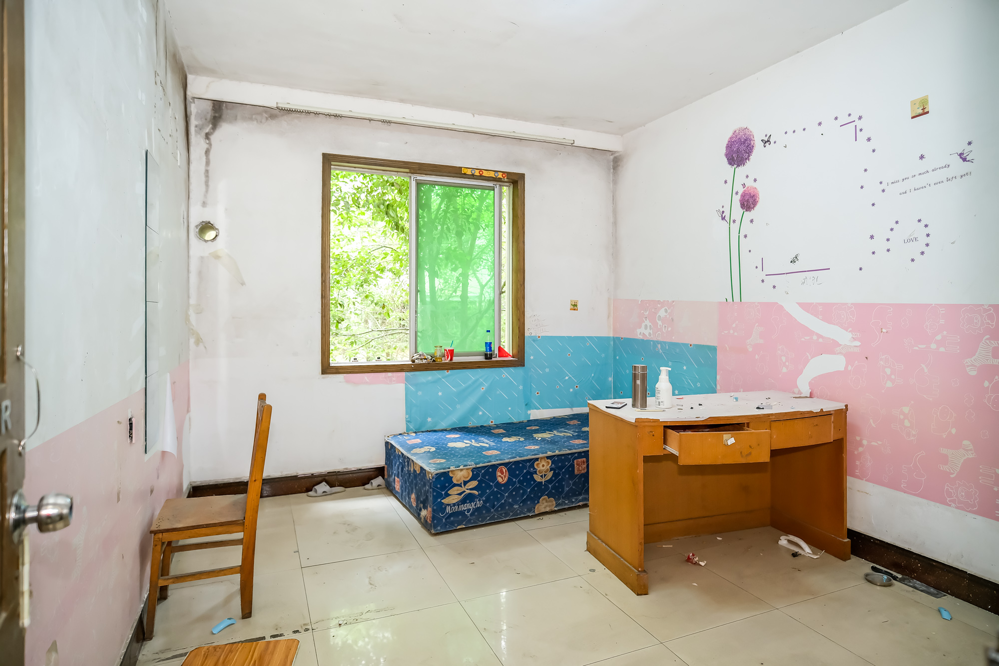 中南汽车世界  2室2厅1卫    32.0万 中南汽车世界  2室2厅1卫    32.0万卧室