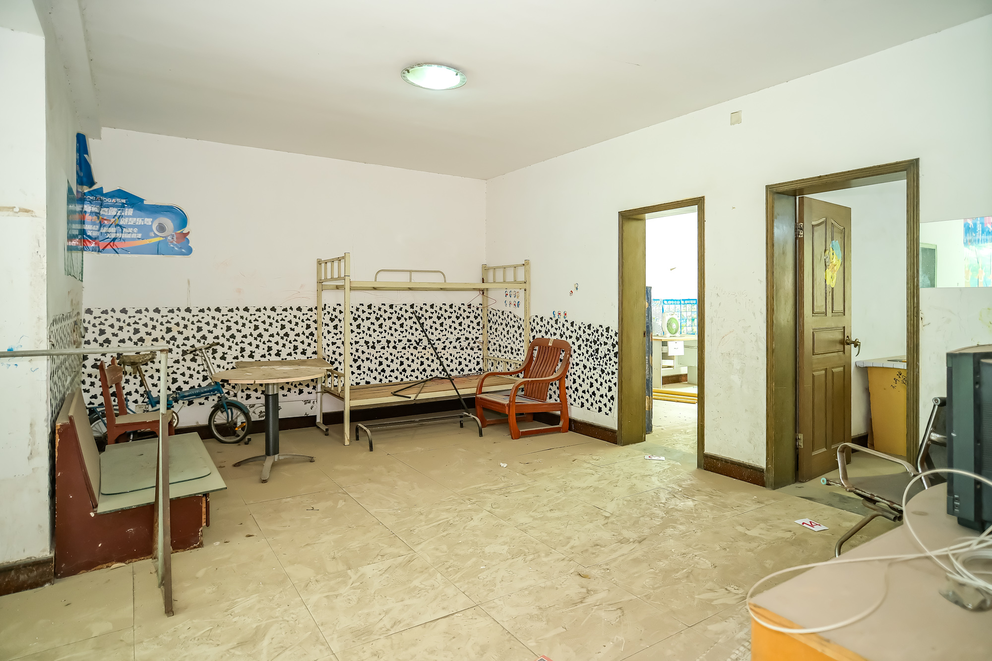 中南汽车世界  3室2厅1卫    42.0万 中南汽车世界  3室2厅1卫    42.0万客厅