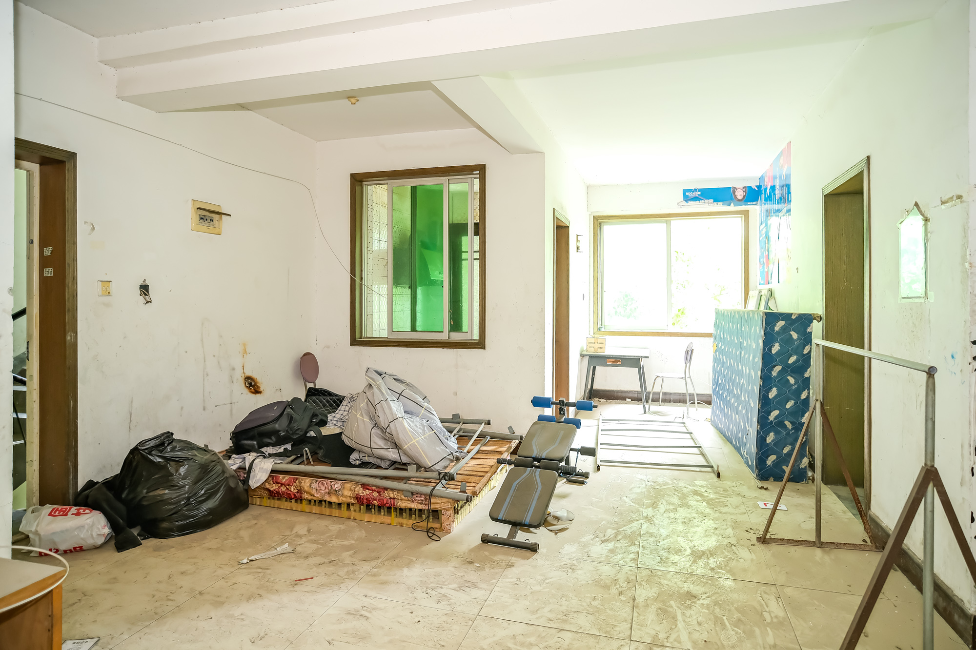 中南汽车世界  3室2厅1卫    42.0万 中南汽车世界  3室2厅1卫    42.0万客厅