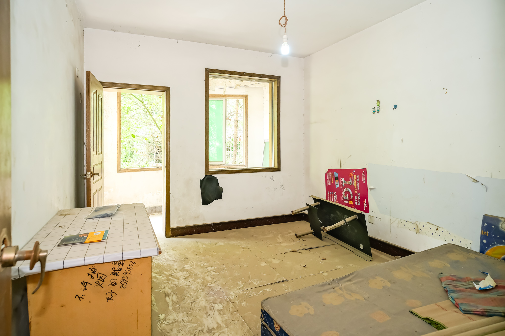 中南汽车世界  3室2厅1卫    42.0万 中南汽车世界  3室2厅1卫    42.0万卧室