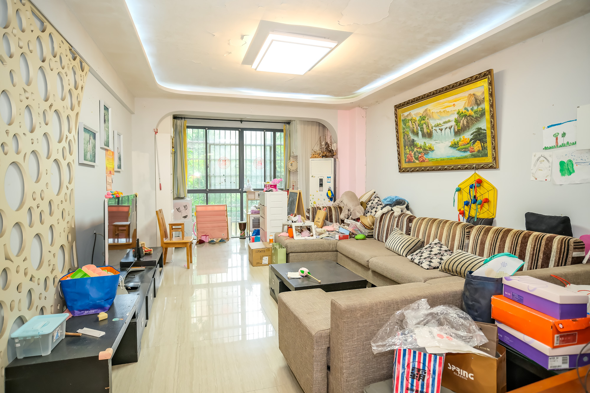 山水湾 3室2厅2卫 100.0万 山水湾 3室2厅2卫 100.0万客厅