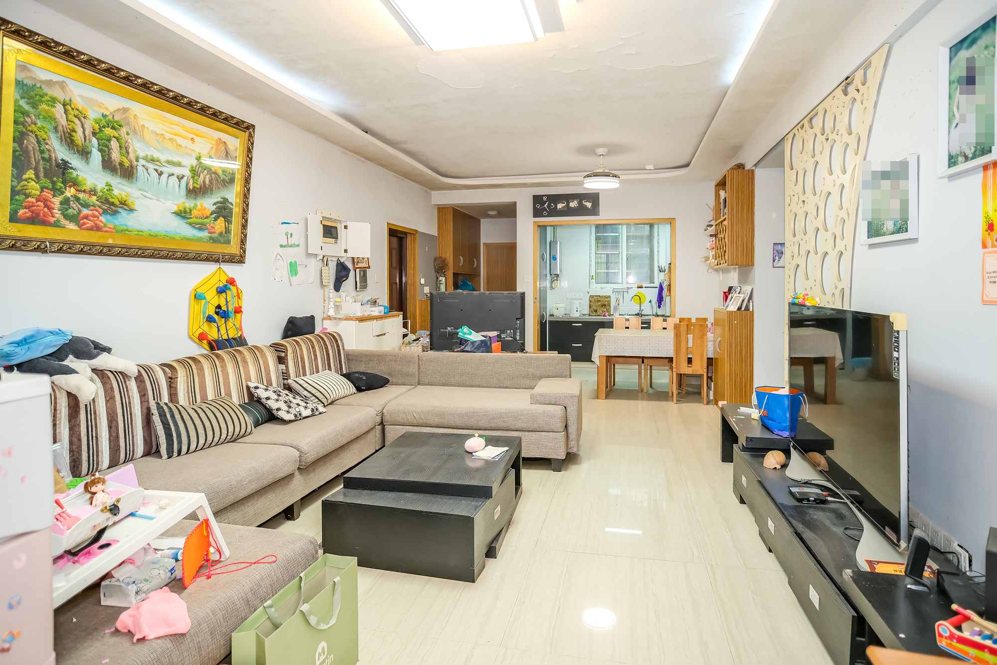 山水湾 3室2厅2卫 100.0万 山水湾 3室2厅2卫 100.0万客厅