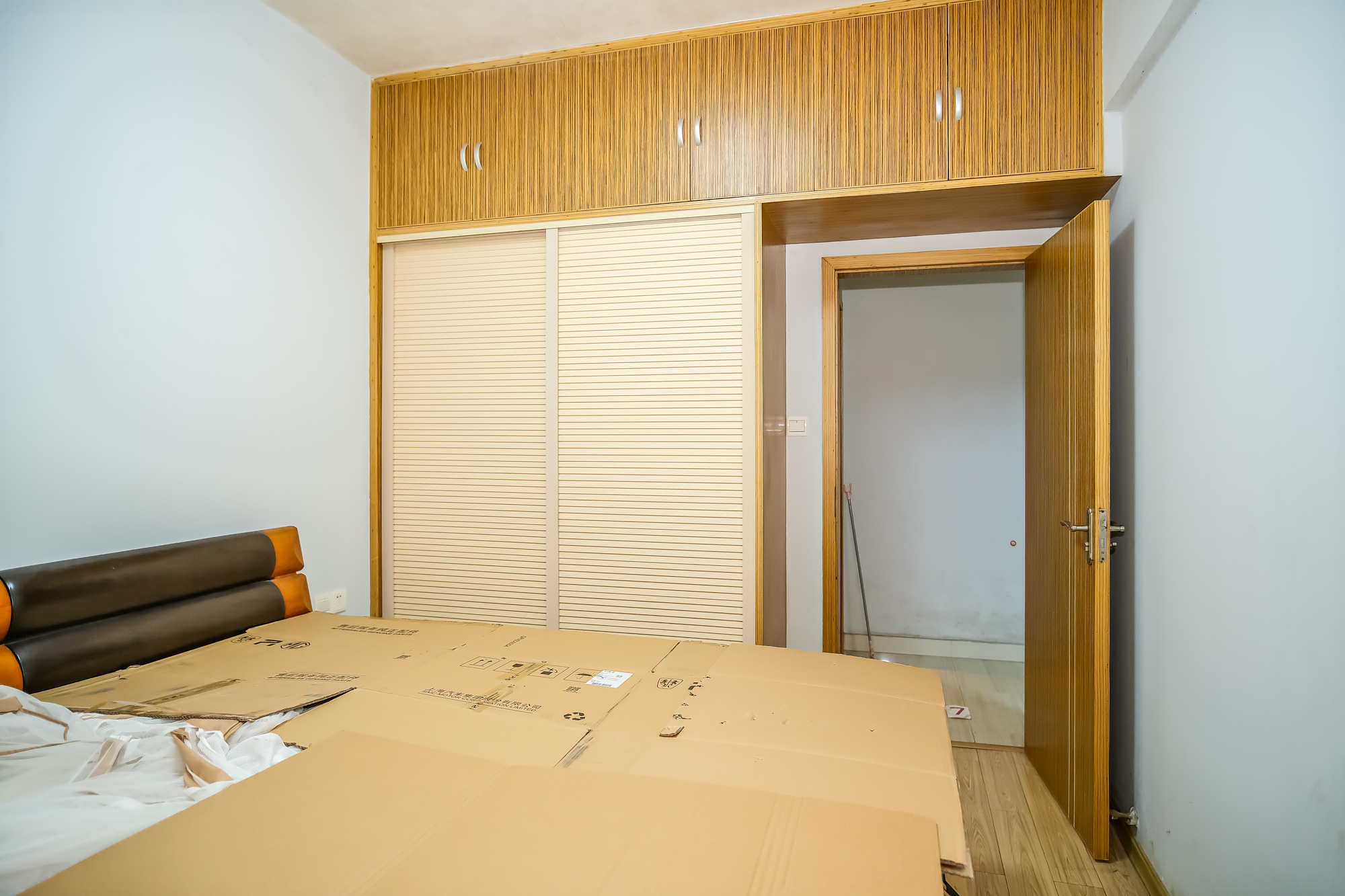 山水湾 3室2厅2卫 100.0万 山水湾 3室2厅2卫 100.0万卧室