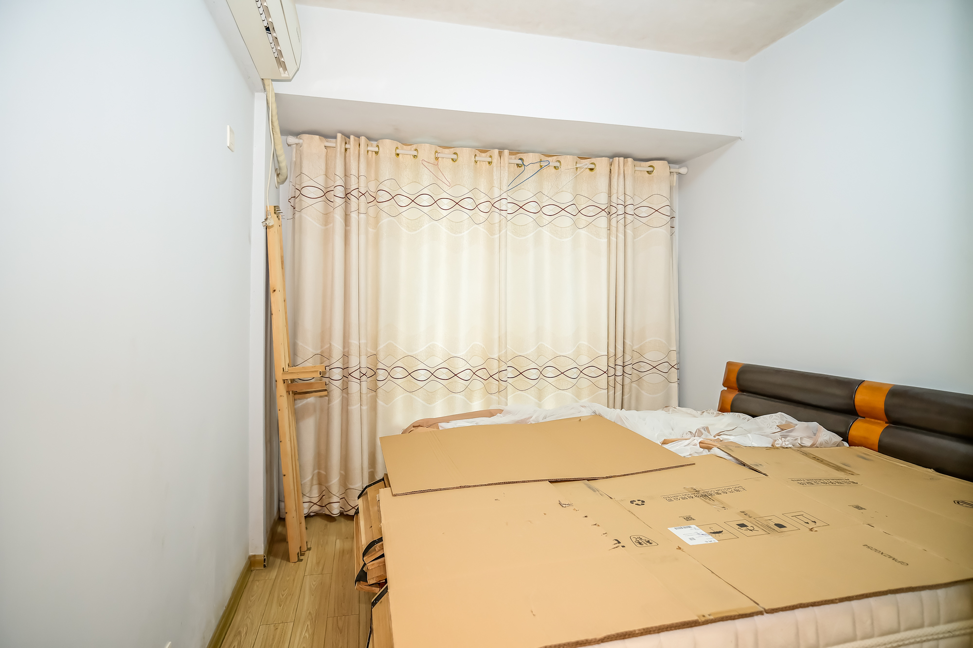 山水湾 3室2厅2卫 100.0万 山水湾 3室2厅2卫 100.0万卧室