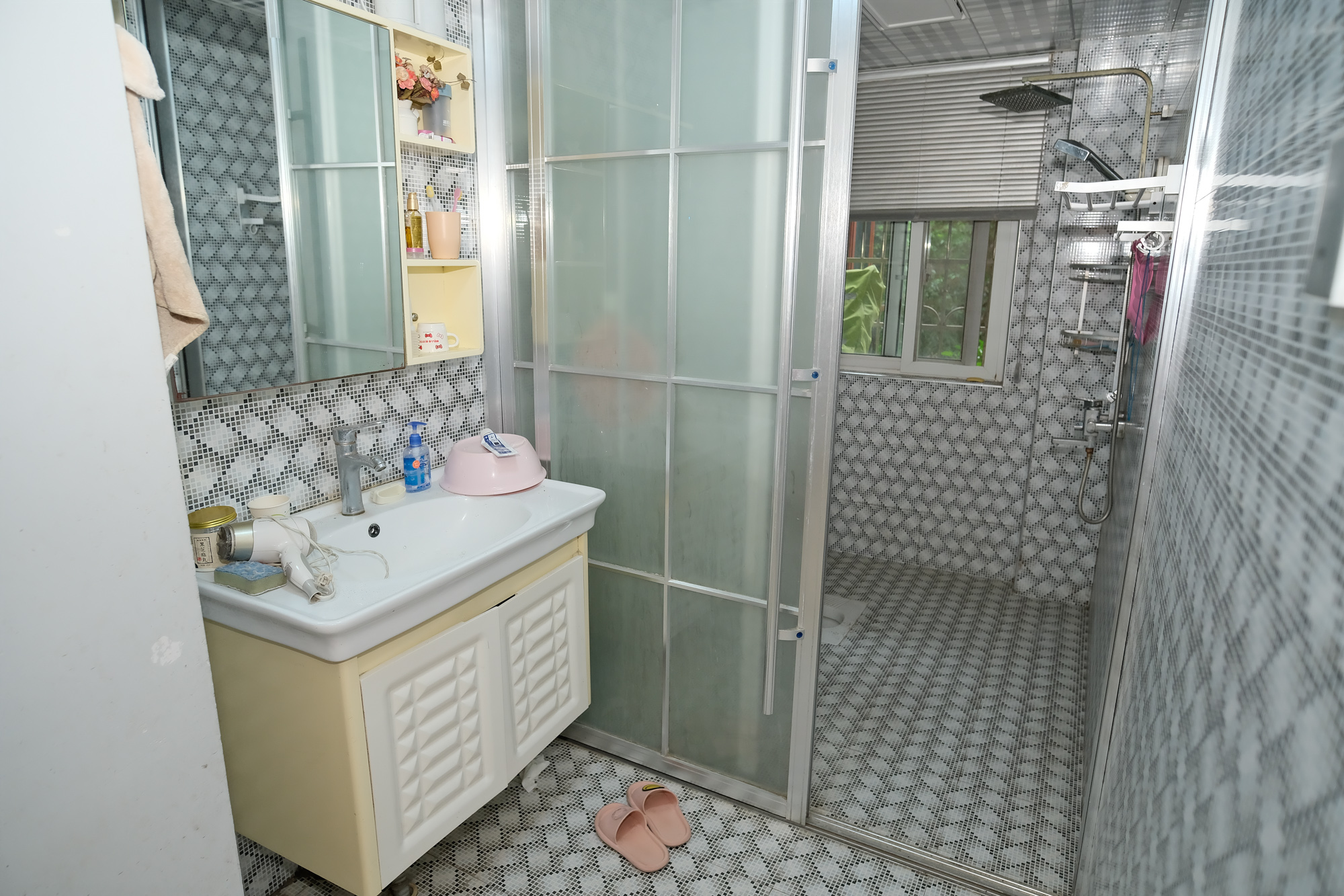 山水湾 3室2厅2卫 100.0万 山水湾 3室2厅2卫 100.0万卫生间