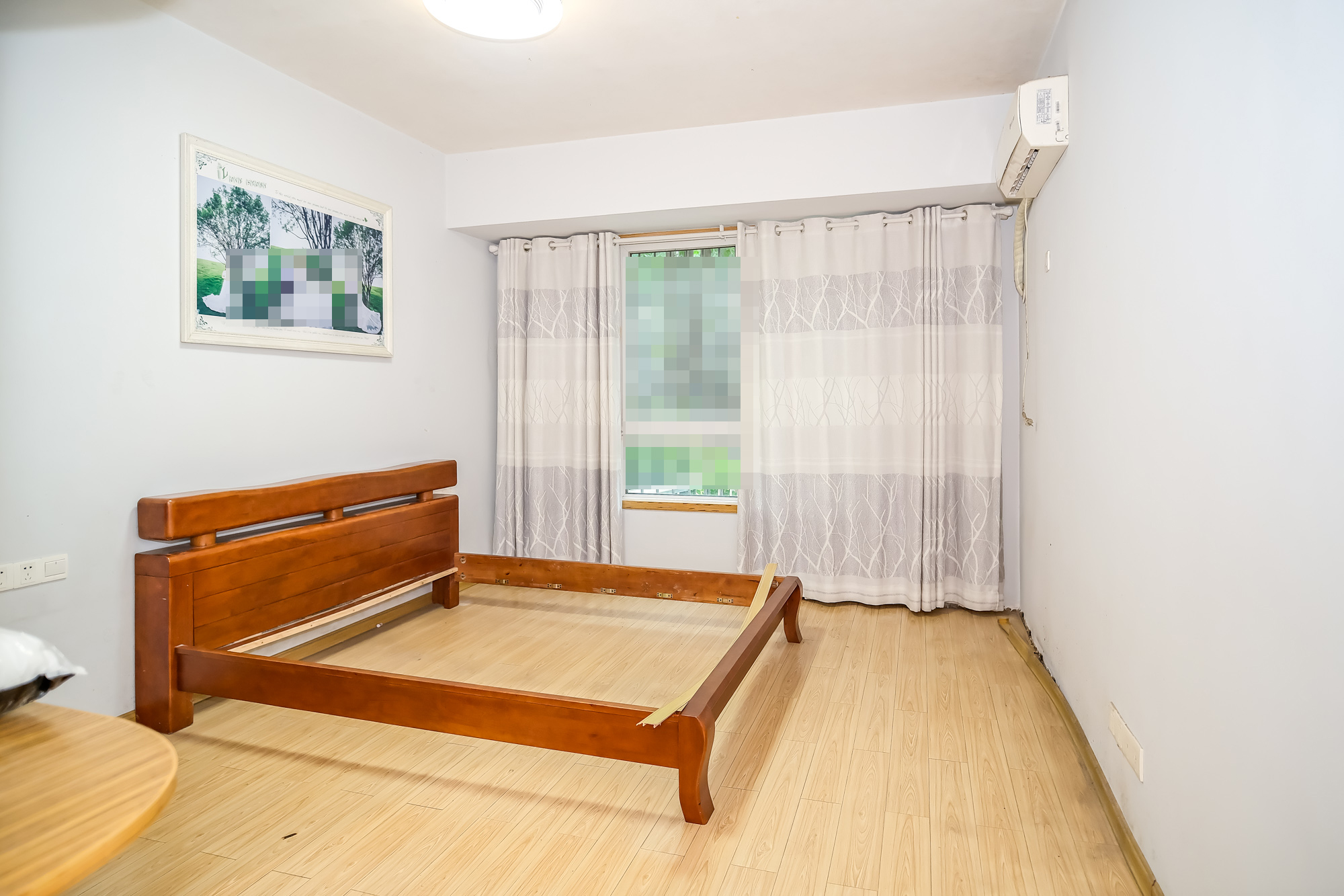 山水湾 3室2厅2卫 100.0万 山水湾 3室2厅2卫 100.0万卧室