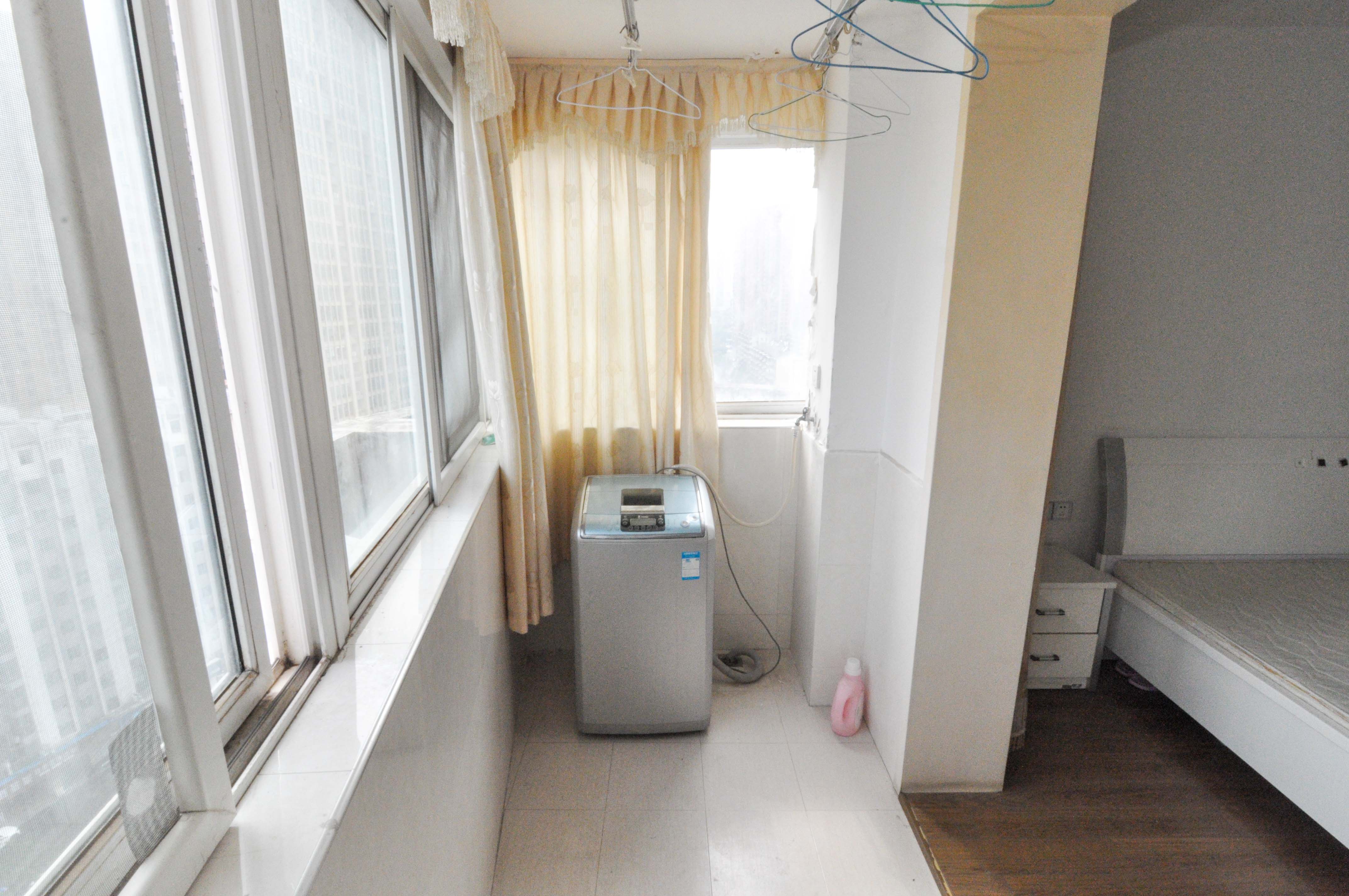 玛依拉山庄  3室2厅2卫   130.00万卧室