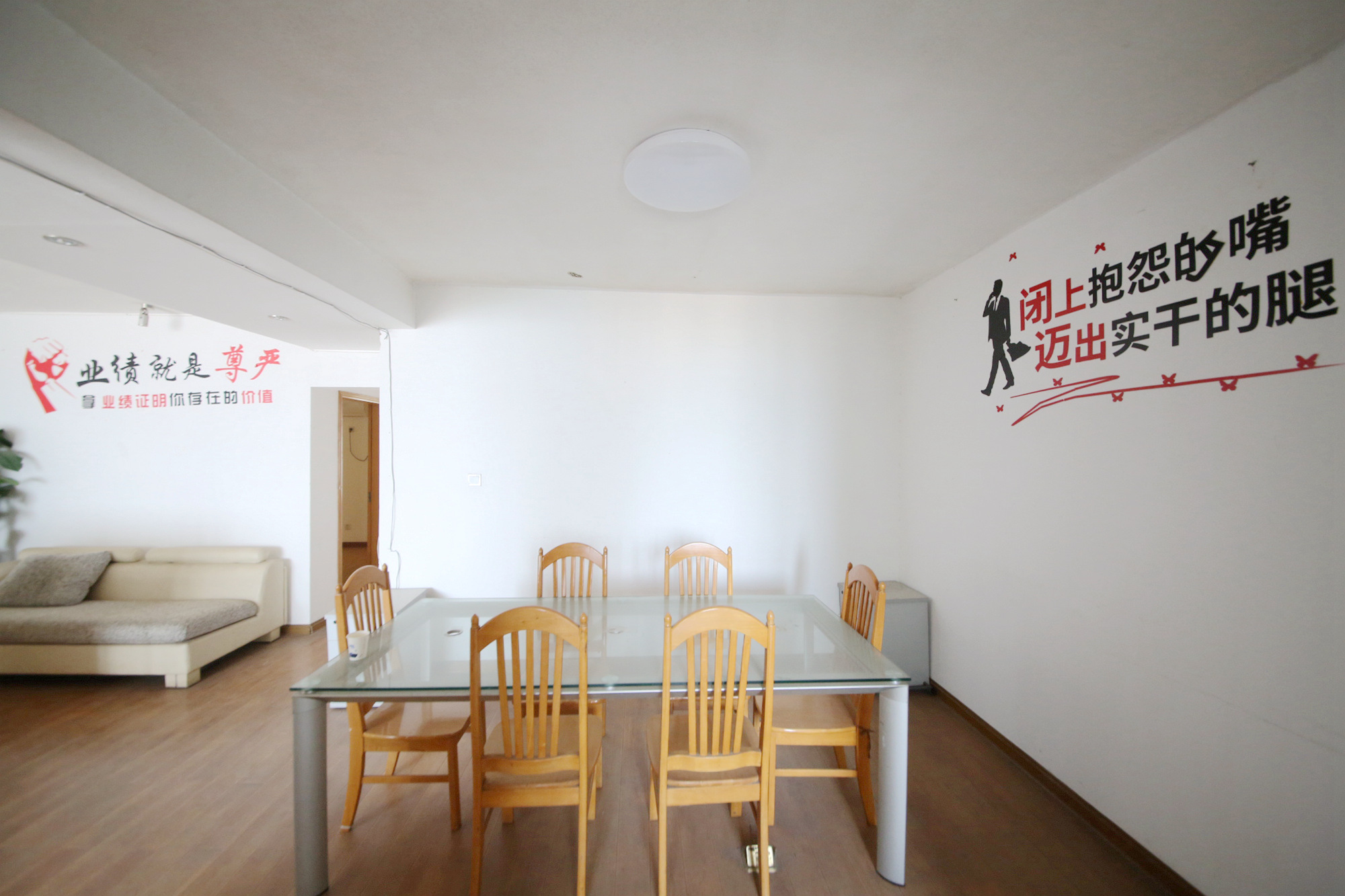 诺亚方舟大厦  3室2厅1卫   119.80万客厅