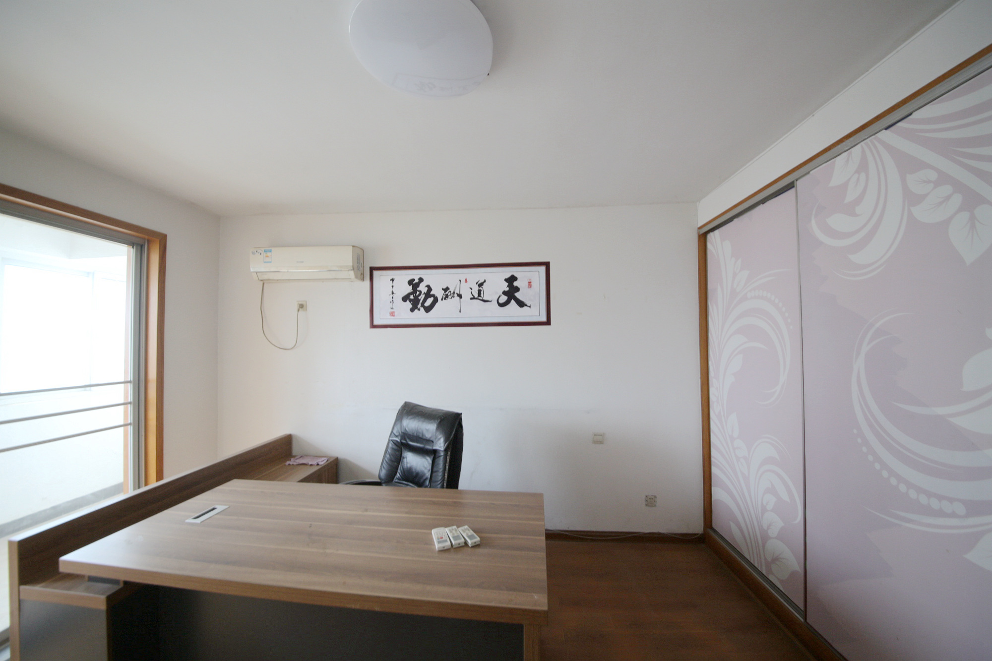 诺亚方舟大厦  3室2厅1卫   119.80万卧室